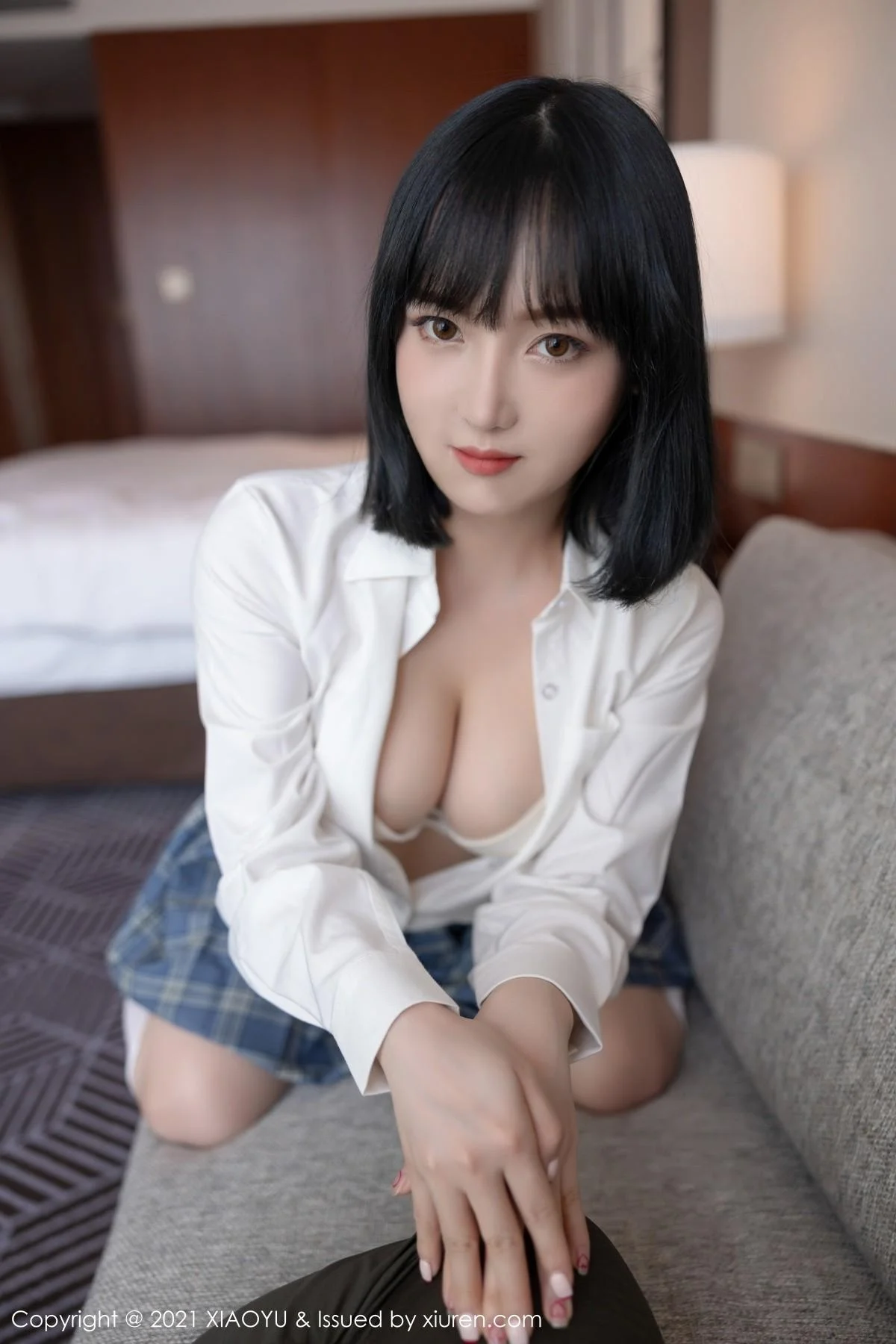 豆瓣酱JK制服半脱露粉色内裤秀浑圆翘臀绝美写真 第 57 张