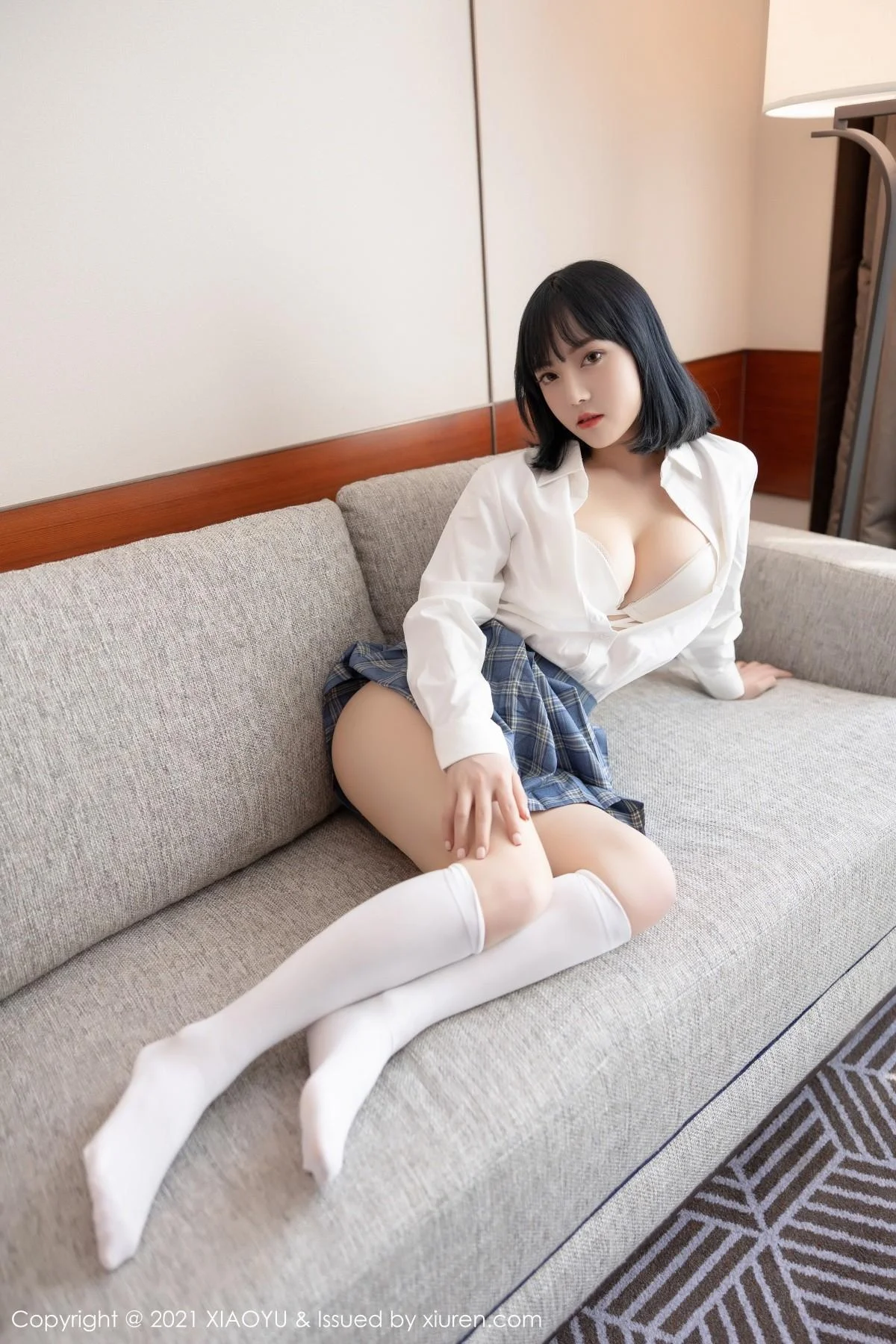 豆瓣酱JK制服半脱露粉色内裤秀浑圆翘臀绝美写真 第 68 张
