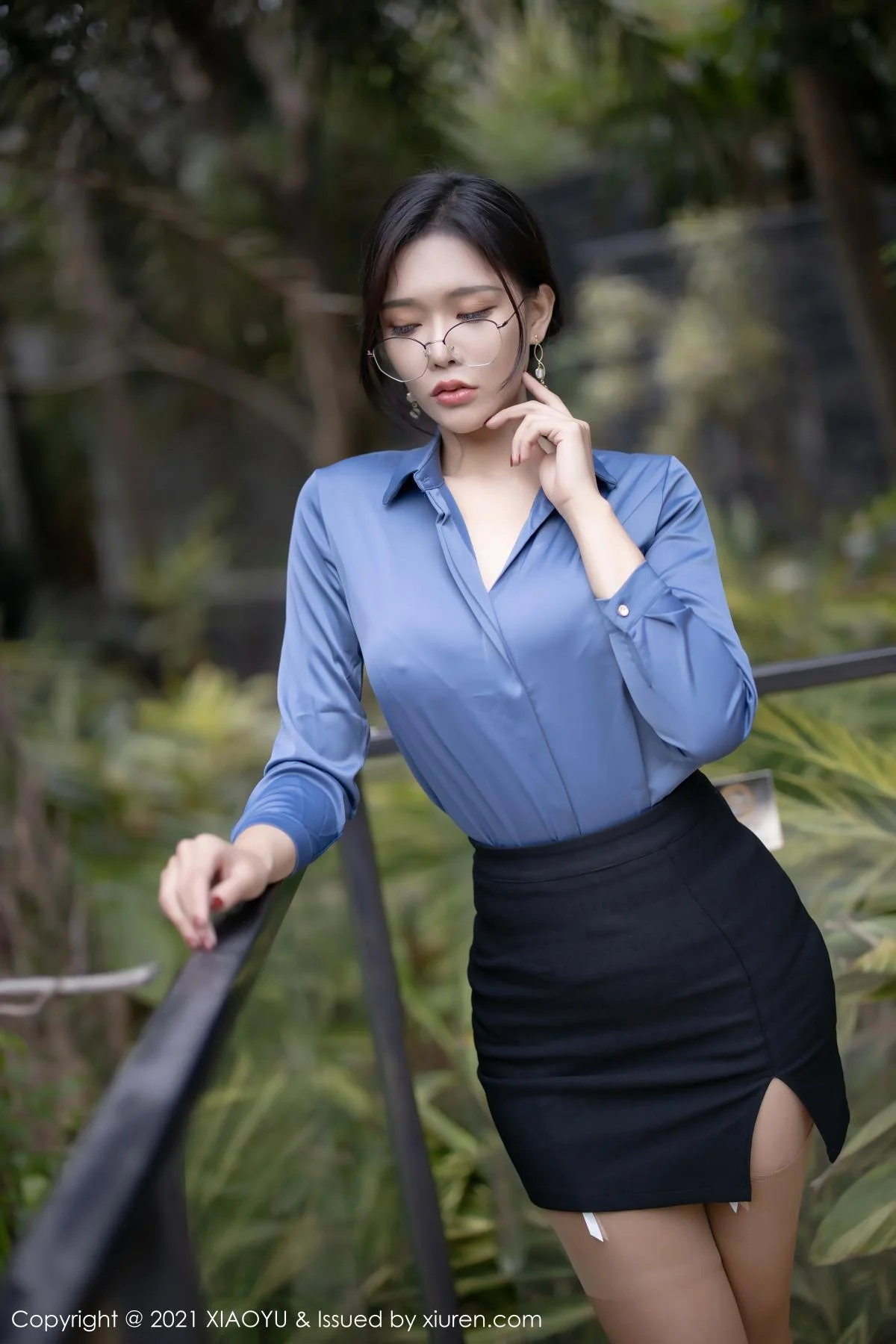 娜比眼镜OL秘书制服露性感内衣蕾丝吊袜完美绝美写真 第 16 张
