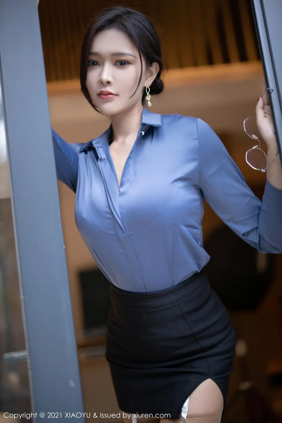 娜比眼镜OL秘书制服露性感内衣蕾丝吊袜完美绝美写真 第 72 张