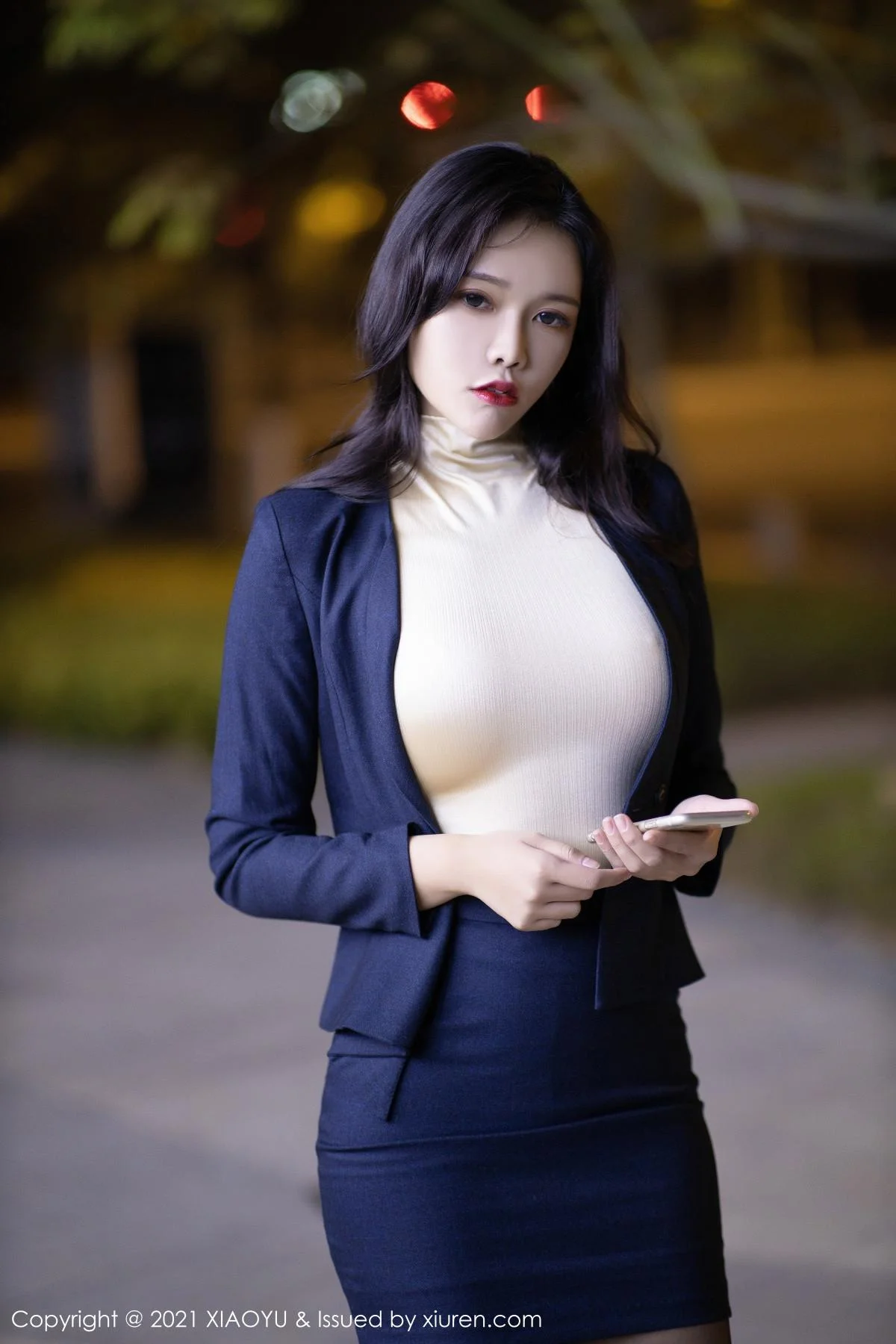 娜比时尚外景车拍主题半脱露黑丝裤袜秀翘臀绝美写真 第 19 张