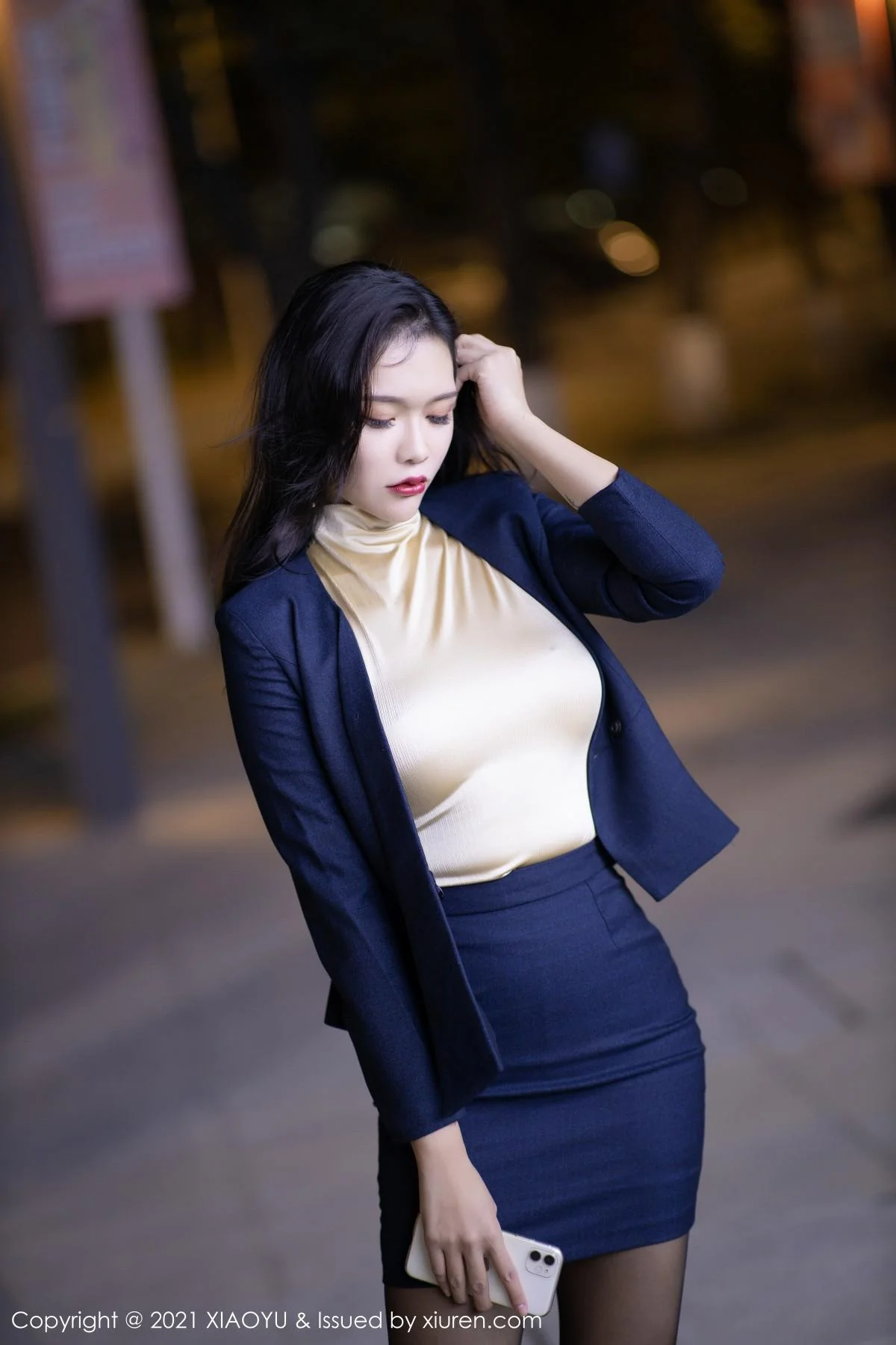 娜比时尚外景车拍主题半脱露黑丝裤袜秀翘臀绝美写真 第 28 张
