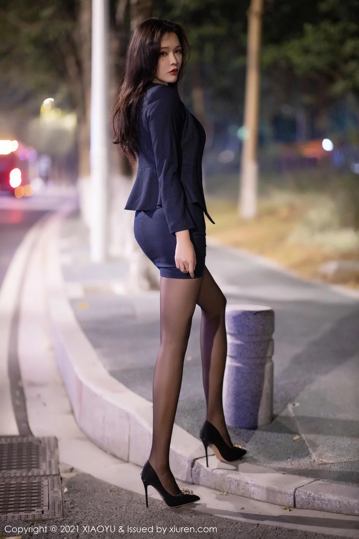 娜比时尚外景车拍主题半脱露黑丝裤袜秀翘臀绝美写真 第 59 张