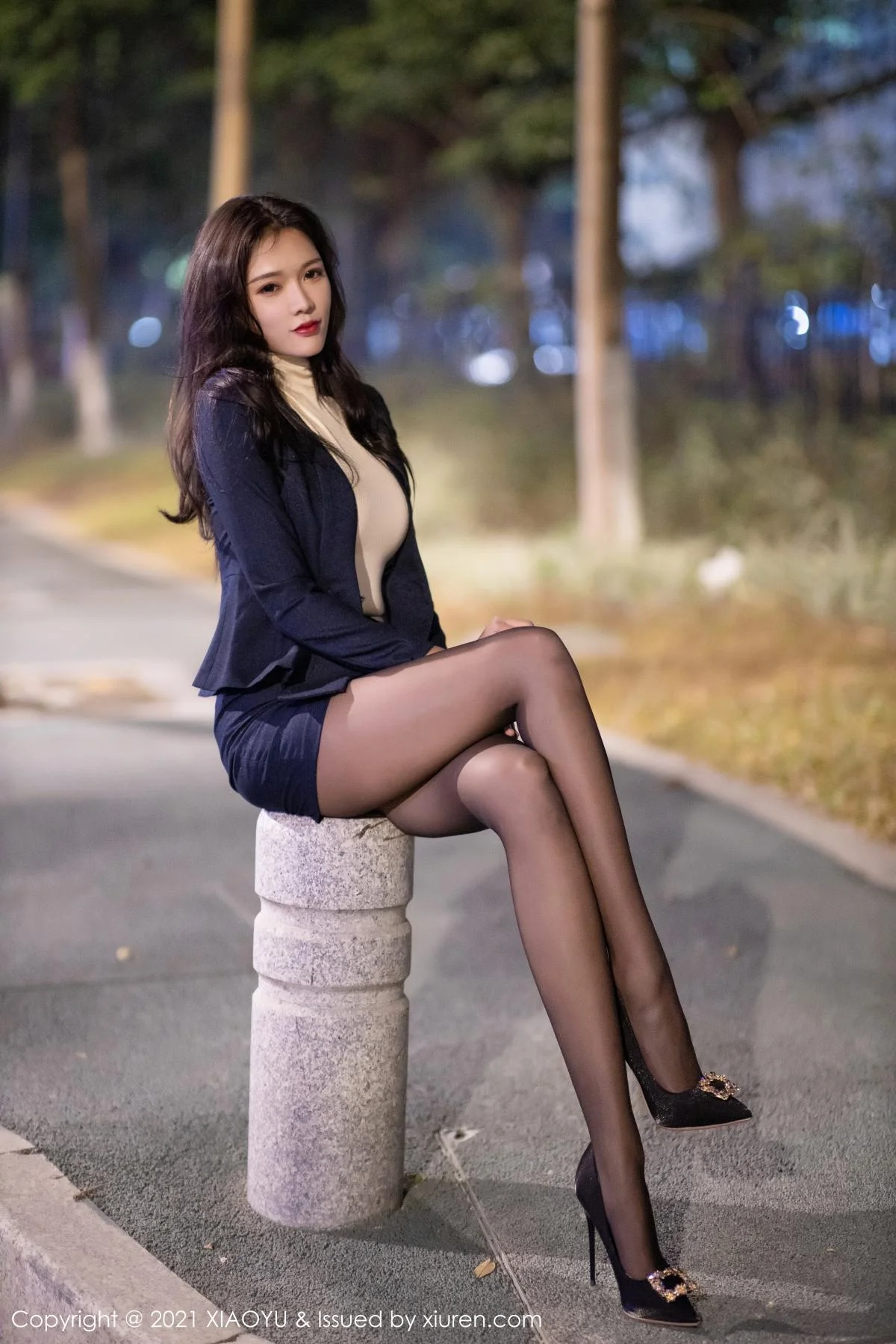 娜比时尚外景车拍主题半脱露黑丝裤袜秀翘臀绝美写真 第 66 张