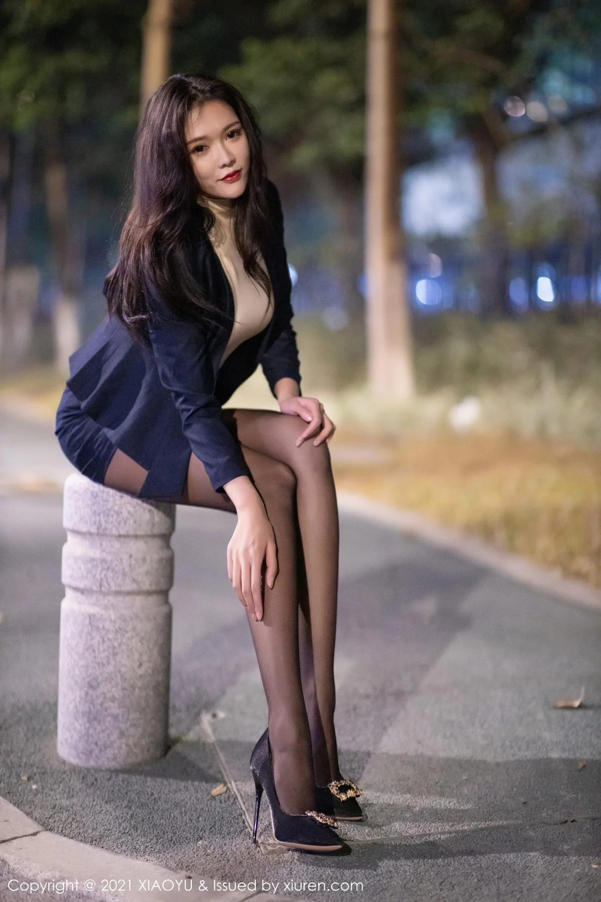 娜比时尚外景车拍主题半脱露黑丝裤袜秀翘臀绝美写真 第 69 张