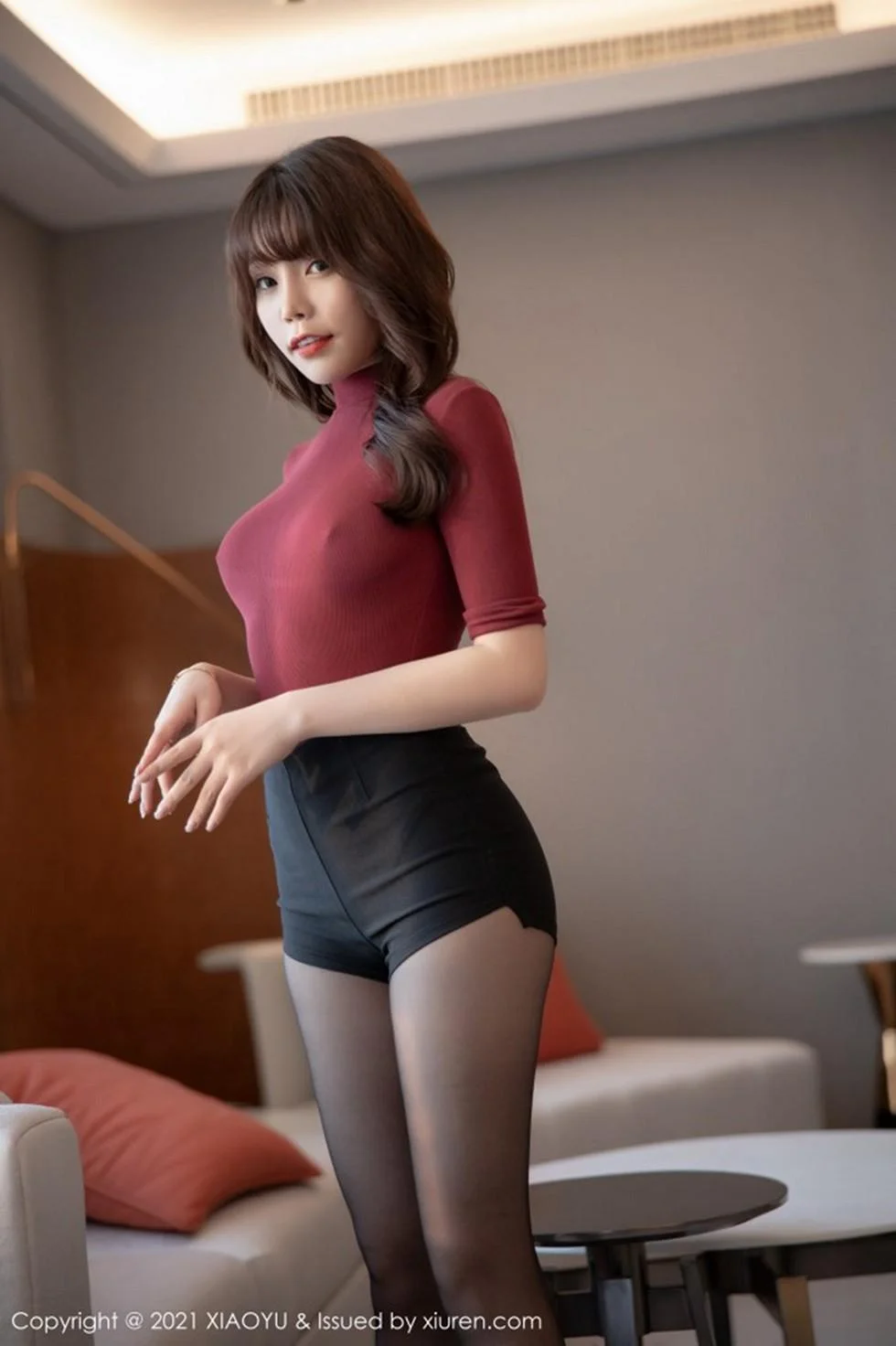 芝芝Booty私房真空毛衣配无内黑丝裤袜秀翘臀美腿绝美写真 第 4 张