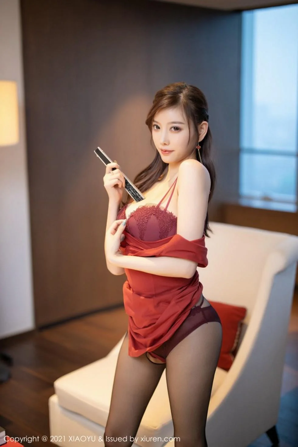 杨晨晨sugar成都旅拍红色古韵旗袍配黑丝裤袜绝美写真 第 76 张