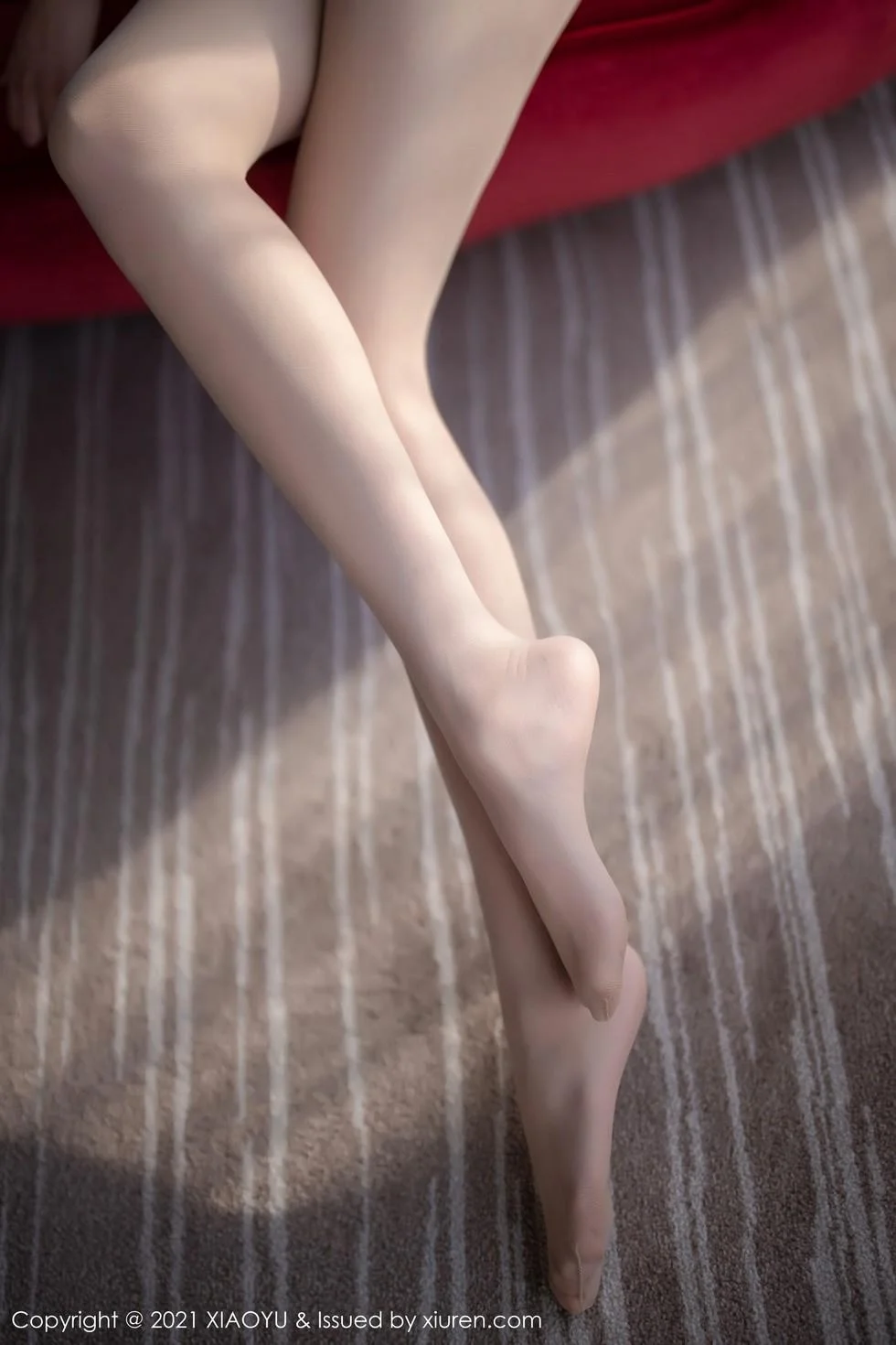 蜜桃酱私房脱紧身牛仔裤露无内肉丝裤袜秀翘臀绝美写真 第 86 张