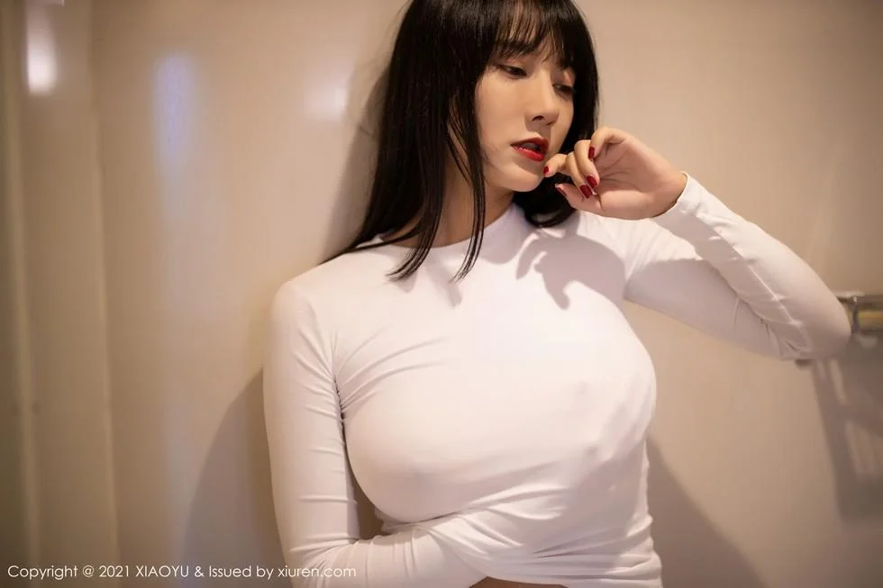 何嘉颖私房明亮浴室白色真空服饰配透视内裤绝美写真 第 82 张