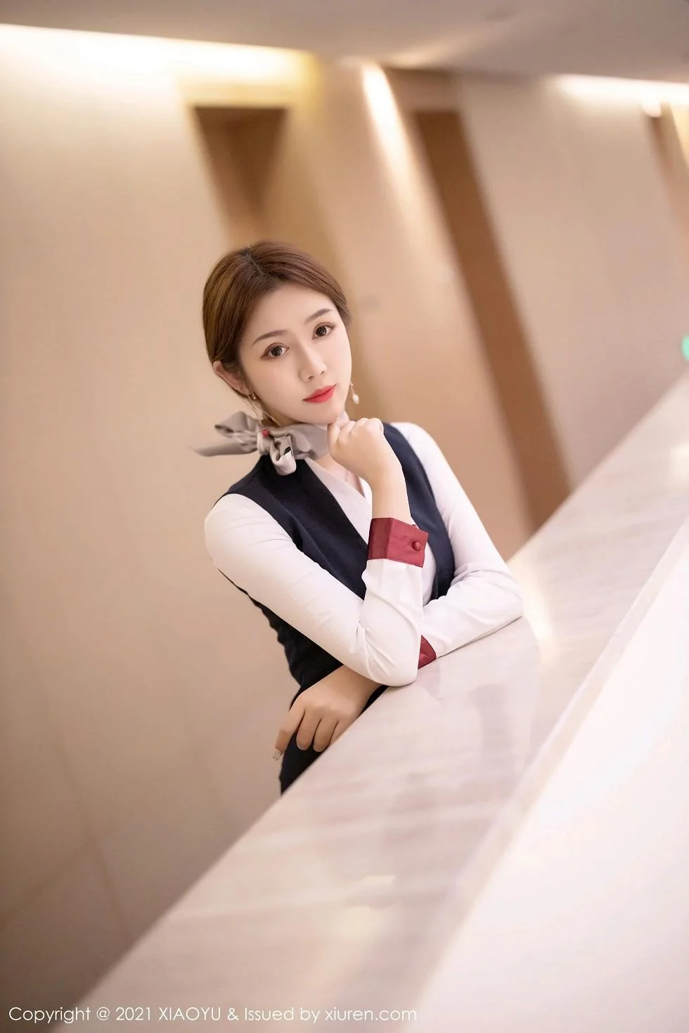 梦梵经典空乘制服半脱露红色内衣蕾丝吊袜撩人绝美写真 第 15 张
