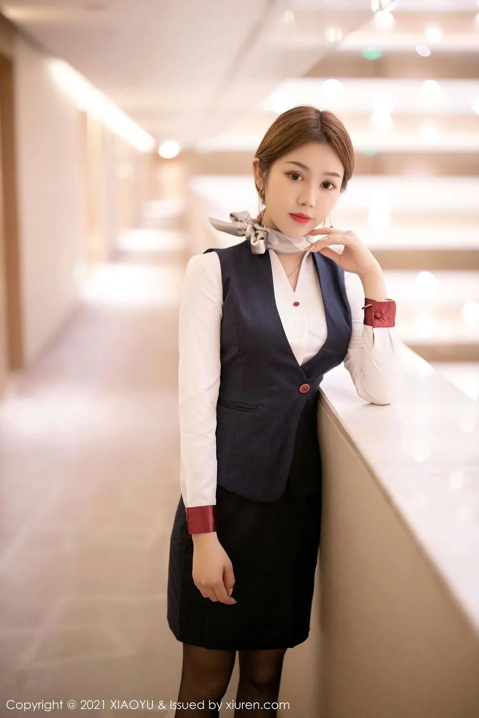 梦梵经典空乘制服半脱露红色内衣蕾丝吊袜撩人绝美写真 第 18 张