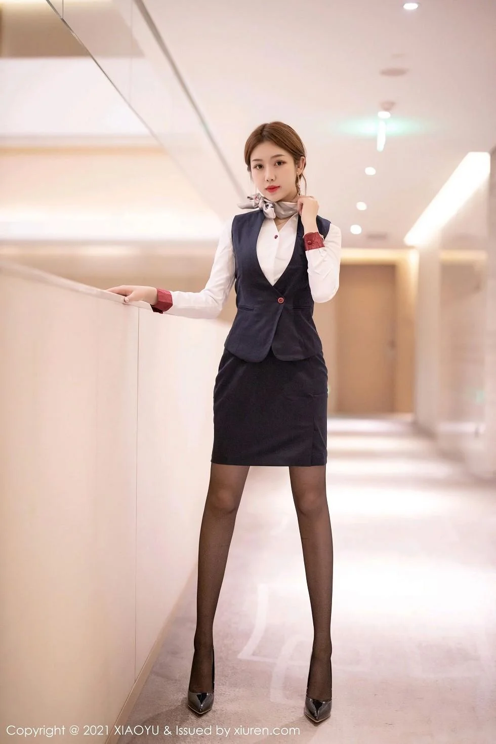 梦梵经典空乘制服半脱露红色内衣蕾丝吊袜撩人绝美写真 第 21 张