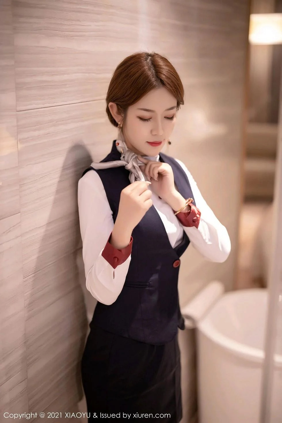 梦梵经典空乘制服半脱露红色内衣蕾丝吊袜撩人绝美写真 第 44 张