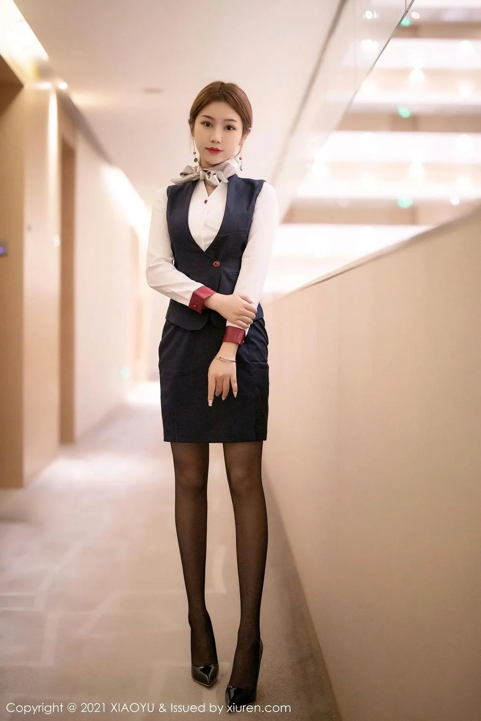 梦梵经典空乘制服半脱露红色内衣蕾丝吊袜撩人绝美写真 第 6 张