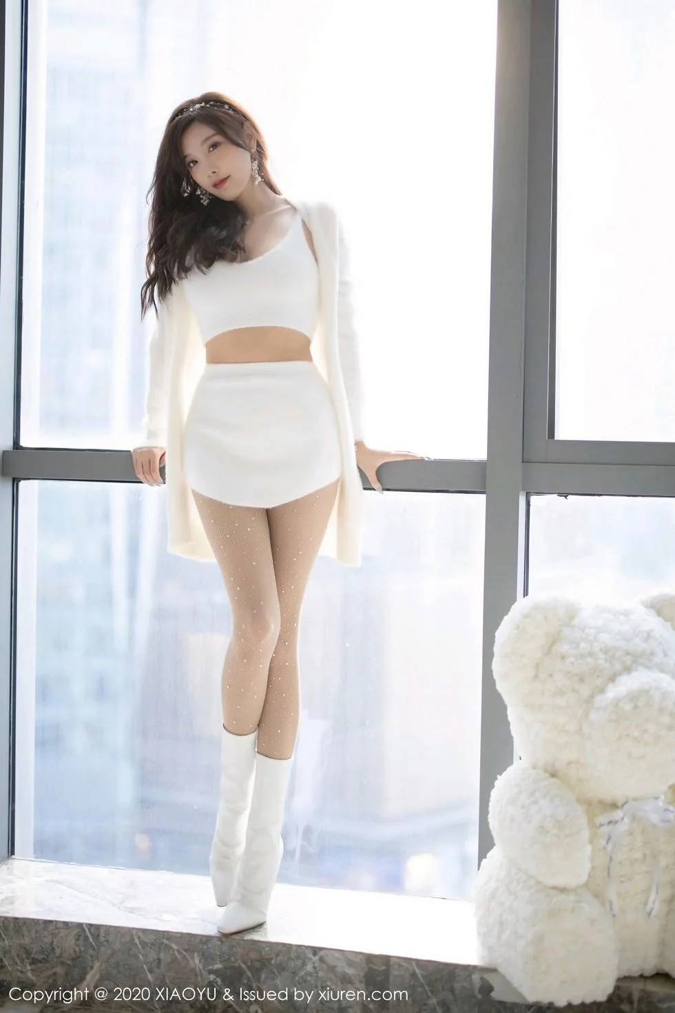 杨晨晨sugar圣诞主题白色绒毛内衣配白丝网袜绝美写真 第 1 张