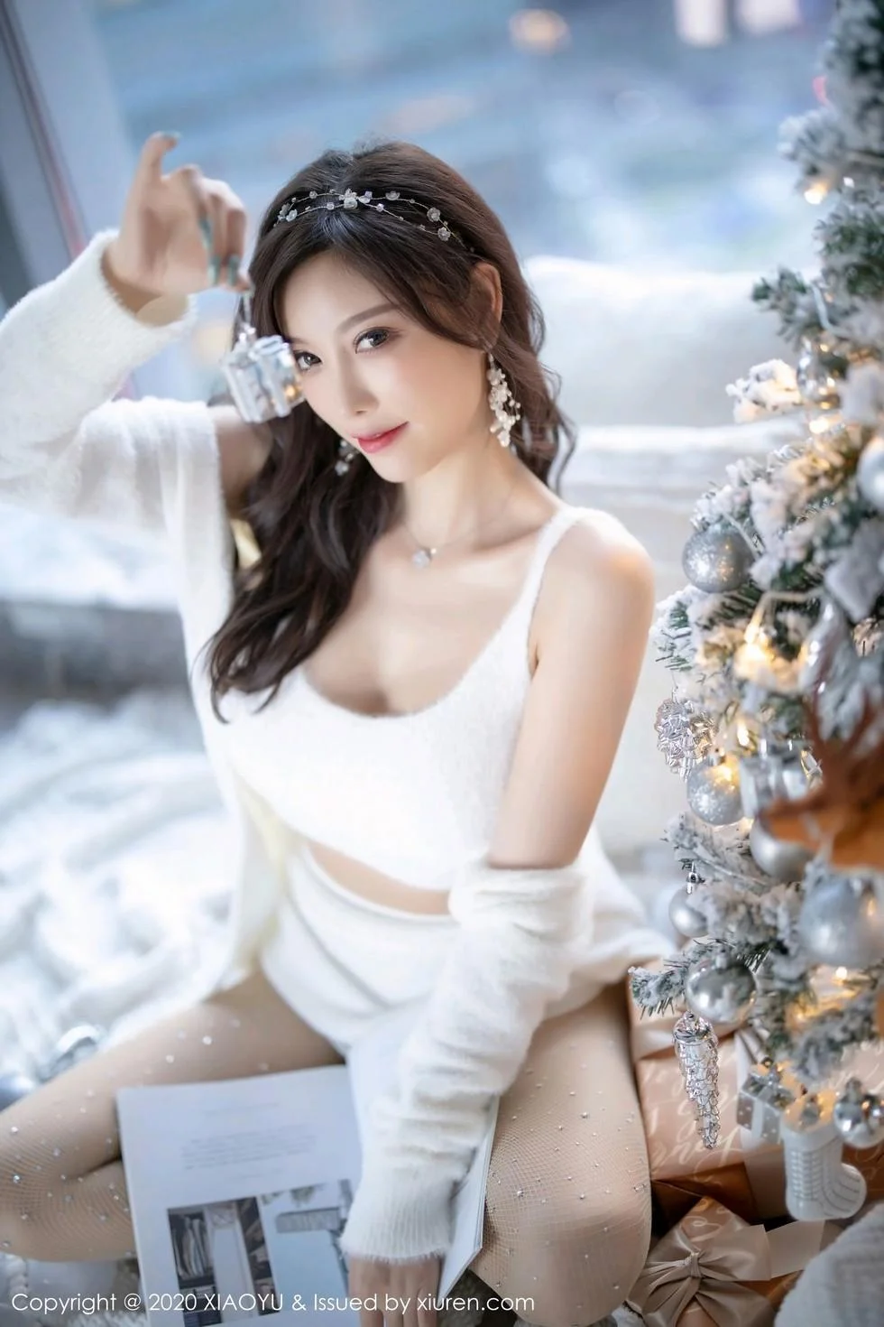 杨晨晨sugar圣诞主题白色绒毛内衣配白丝网袜绝美写真 第 104 张
