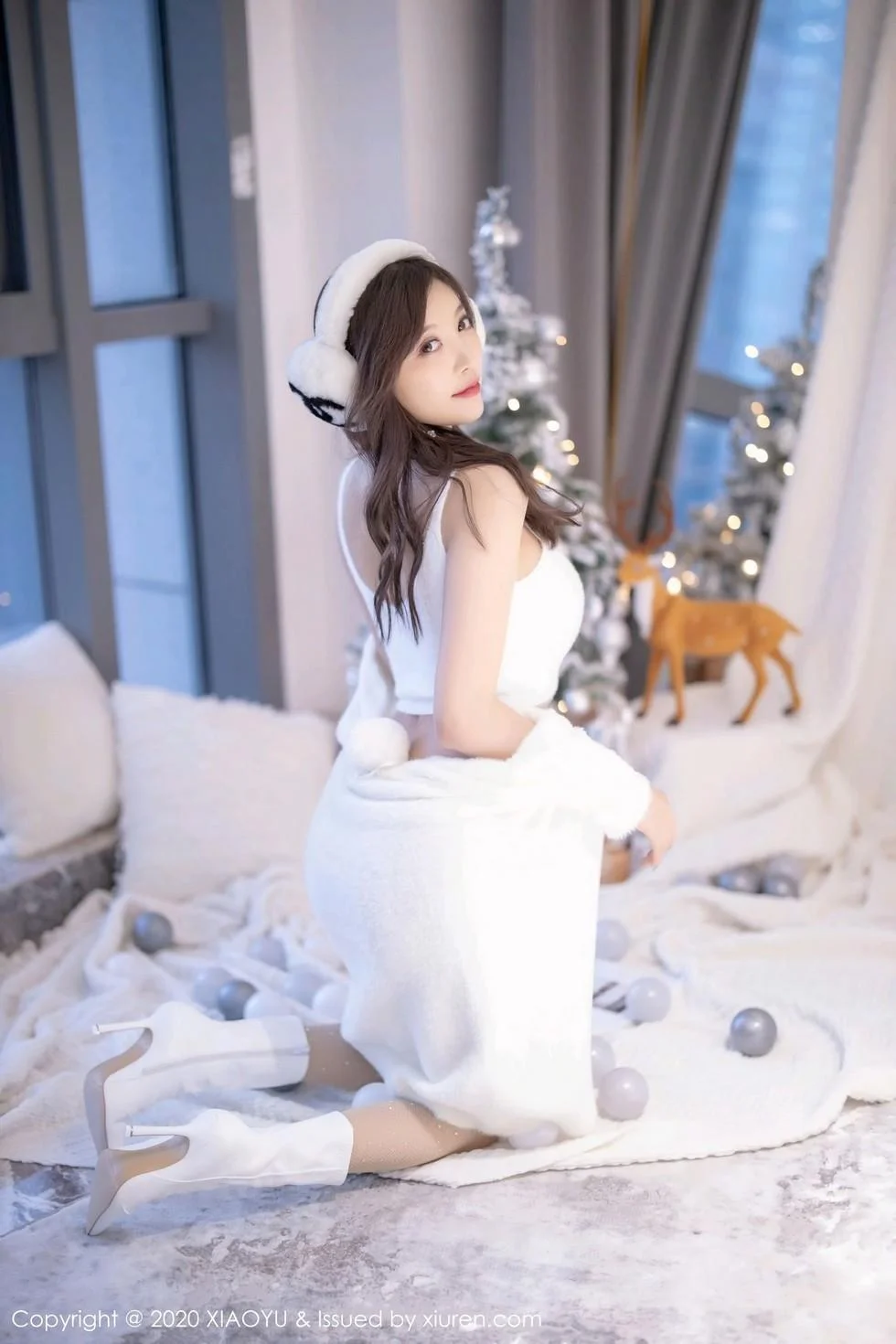 杨晨晨sugar圣诞主题白色绒毛内衣配白丝网袜绝美写真 第 123 张
