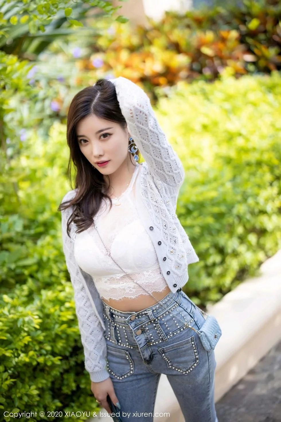 杨晨晨sugar床上脱牛仔裤露蕾丝内裤秀翘臀绝美写真 第 10 张