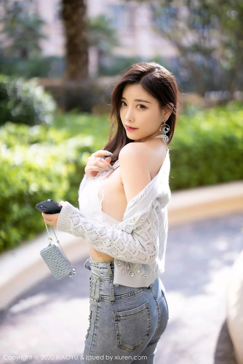 杨晨晨sugar床上脱牛仔裤露蕾丝内裤秀翘臀绝美写真 第 21 张