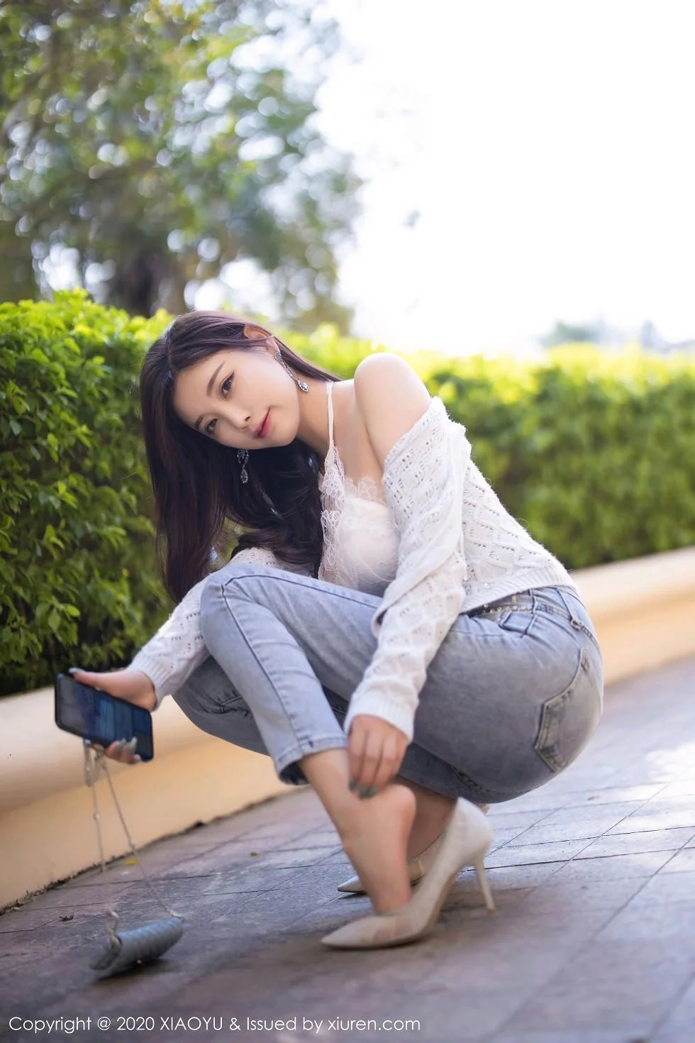 杨晨晨sugar床上脱牛仔裤露蕾丝内裤秀翘臀绝美写真 第 33 张