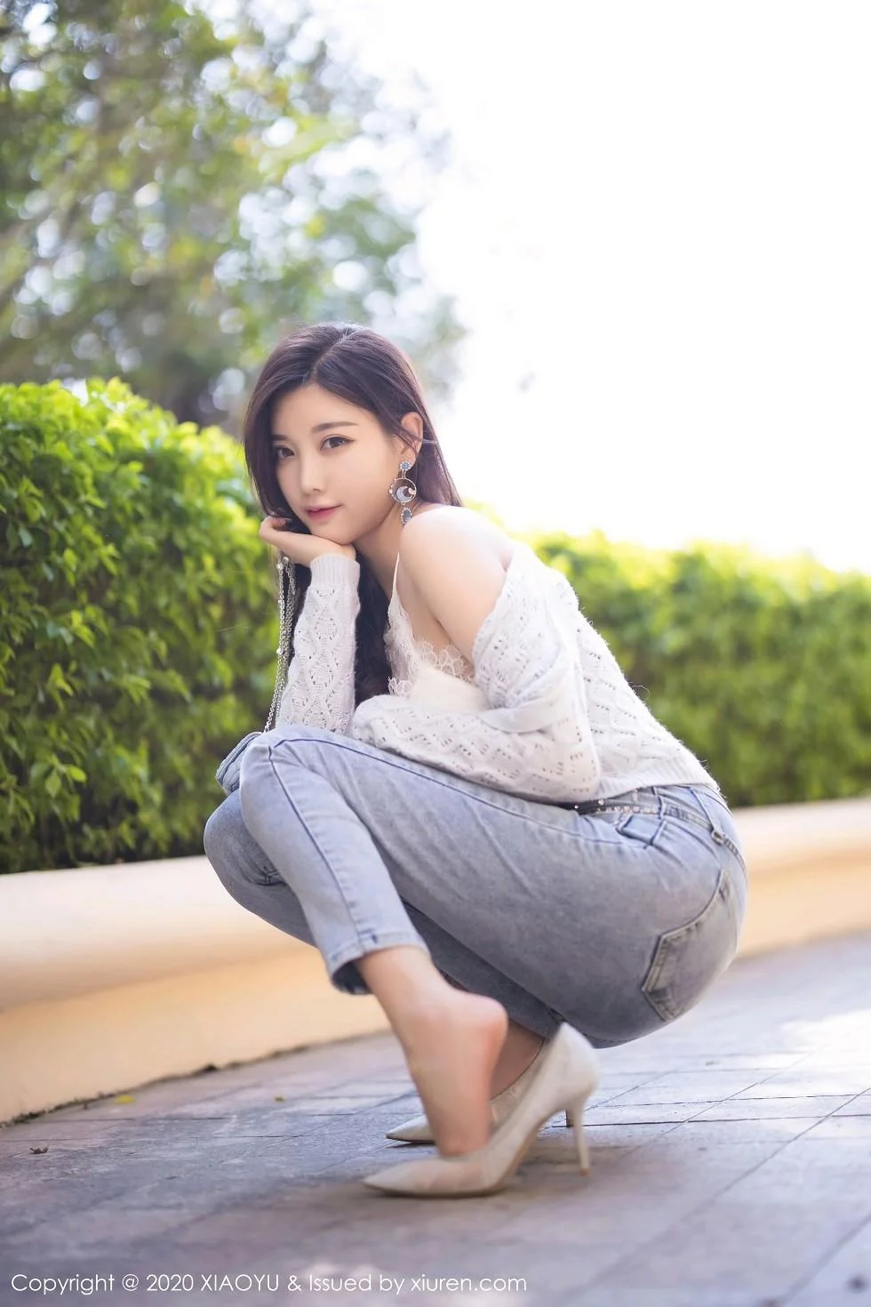 杨晨晨sugar床上脱牛仔裤露蕾丝内裤秀翘臀绝美写真 第 35 张