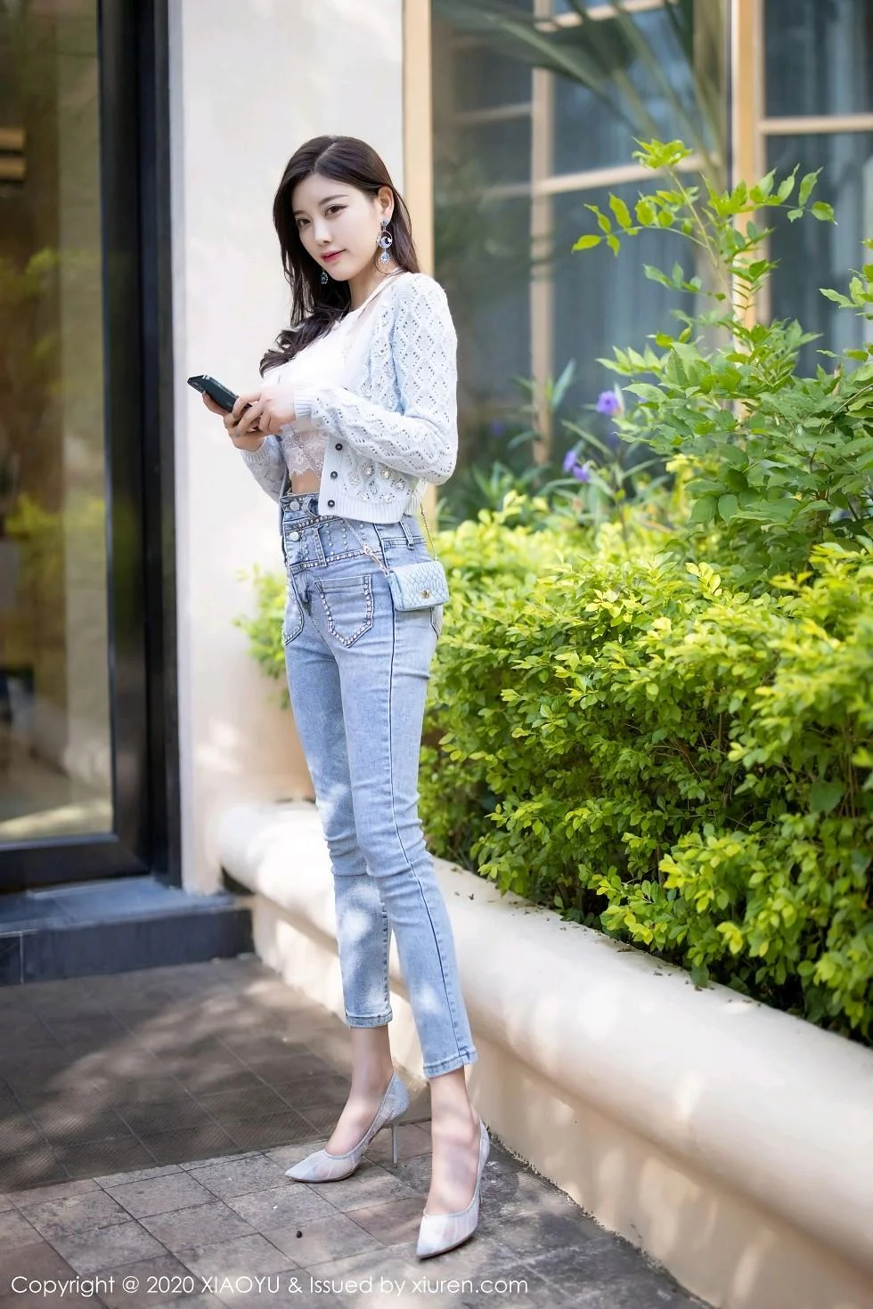 杨晨晨sugar床上脱牛仔裤露蕾丝内裤秀翘臀绝美写真 第 4 张