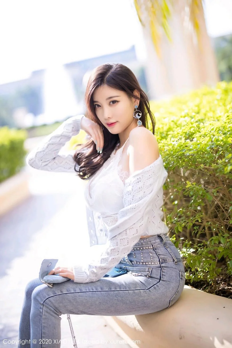 杨晨晨sugar床上脱牛仔裤露蕾丝内裤秀翘臀绝美写真 第 42 张