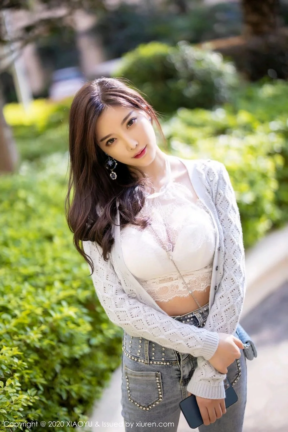 杨晨晨sugar床上脱牛仔裤露蕾丝内裤秀翘臀绝美写真 第 51 张