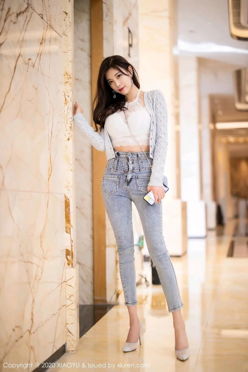 杨晨晨sugar床上脱牛仔裤露蕾丝内裤秀翘臀绝美写真 第 69 张
