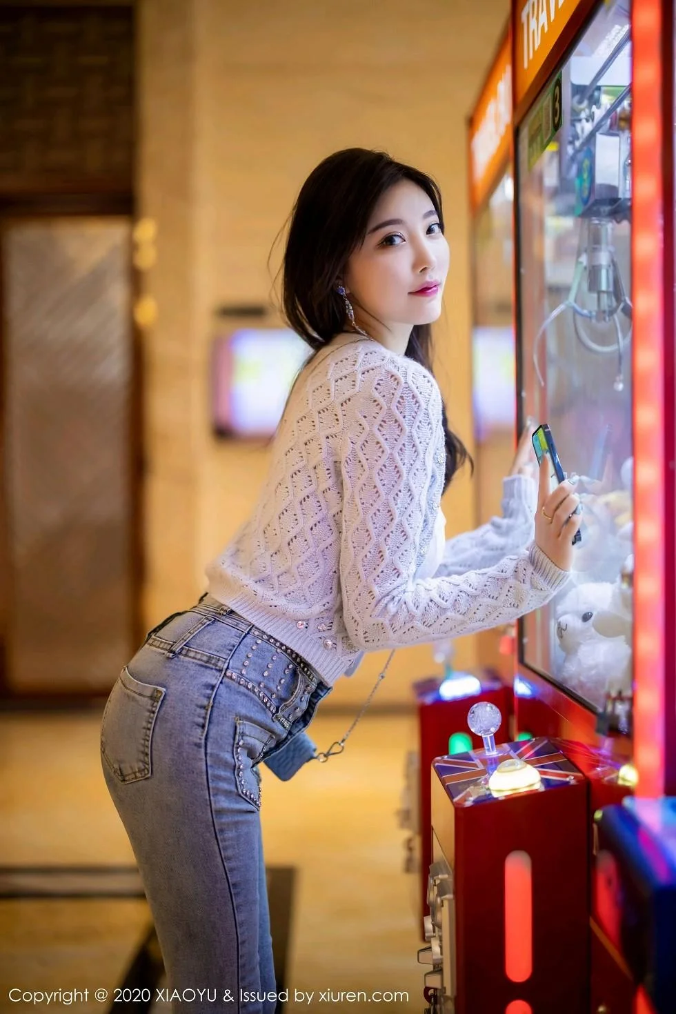杨晨晨sugar床上脱牛仔裤露蕾丝内裤秀翘臀绝美写真 第 72 张