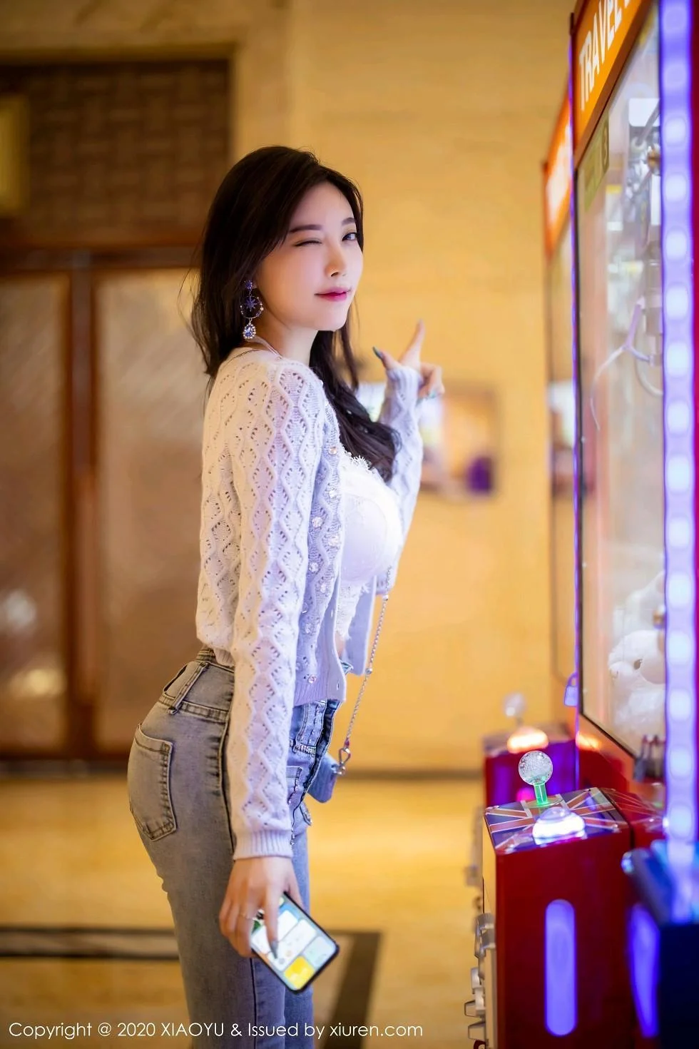 杨晨晨sugar床上脱牛仔裤露蕾丝内裤秀翘臀绝美写真 第 74 张
