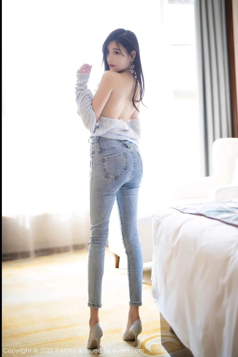 杨晨晨sugar床上脱牛仔裤露蕾丝内裤秀翘臀绝美写真 第 86 张