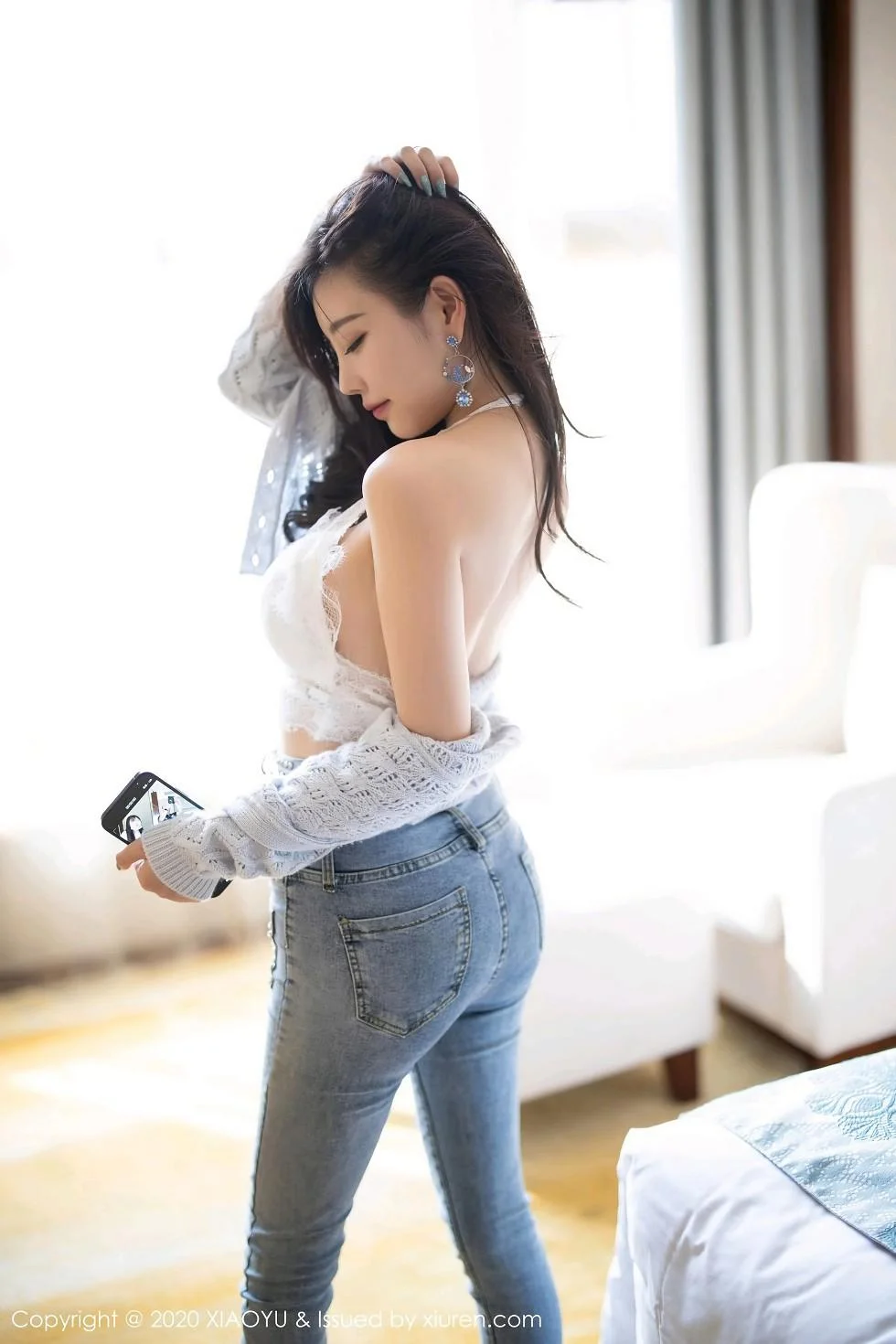杨晨晨sugar床上脱牛仔裤露蕾丝内裤秀翘臀绝美写真 第 87 张