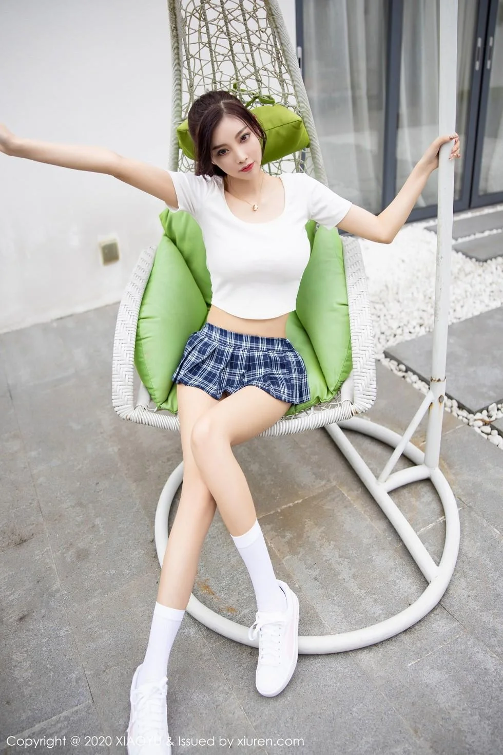 杨晨晨sugar阳朔旅拍格子JK短裙秀完美身材绝美写真 第 1 张