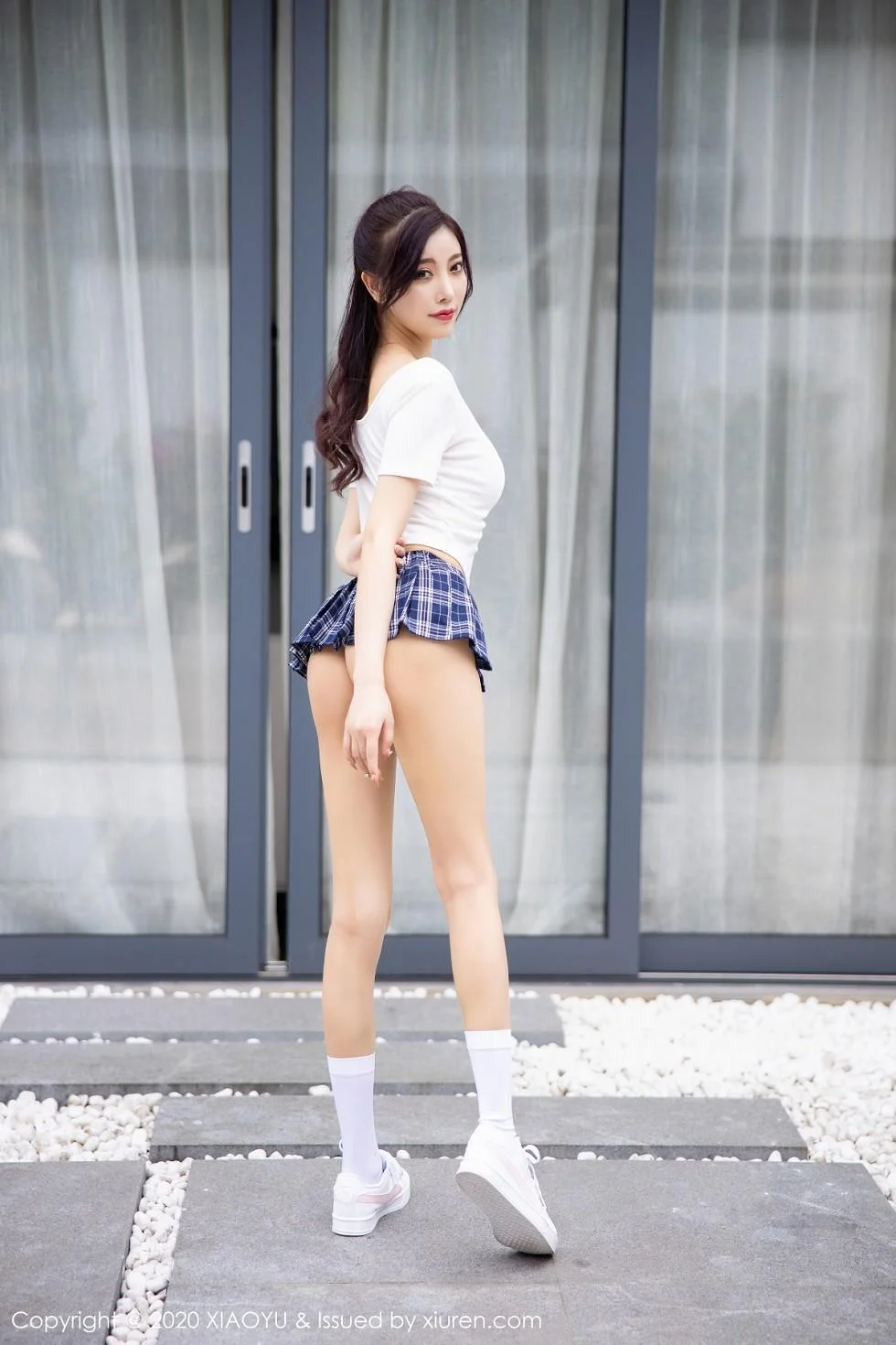杨晨晨sugar阳朔旅拍格子JK短裙秀完美身材绝美写真 第 40 张