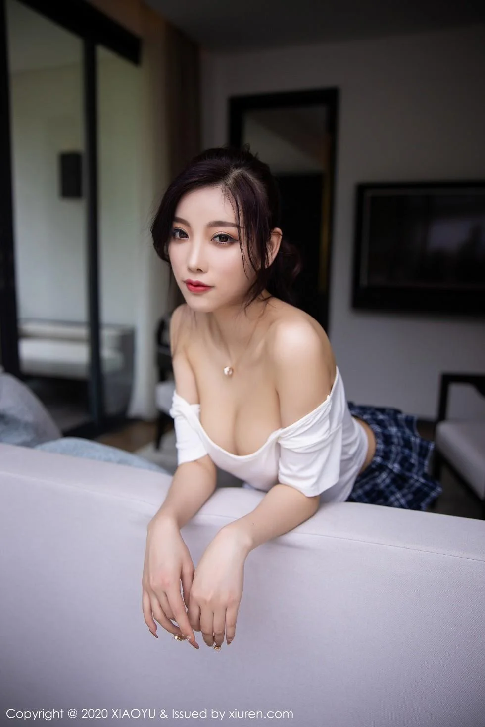 杨晨晨sugar阳朔旅拍格子JK短裙秀完美身材绝美写真 第 56 张