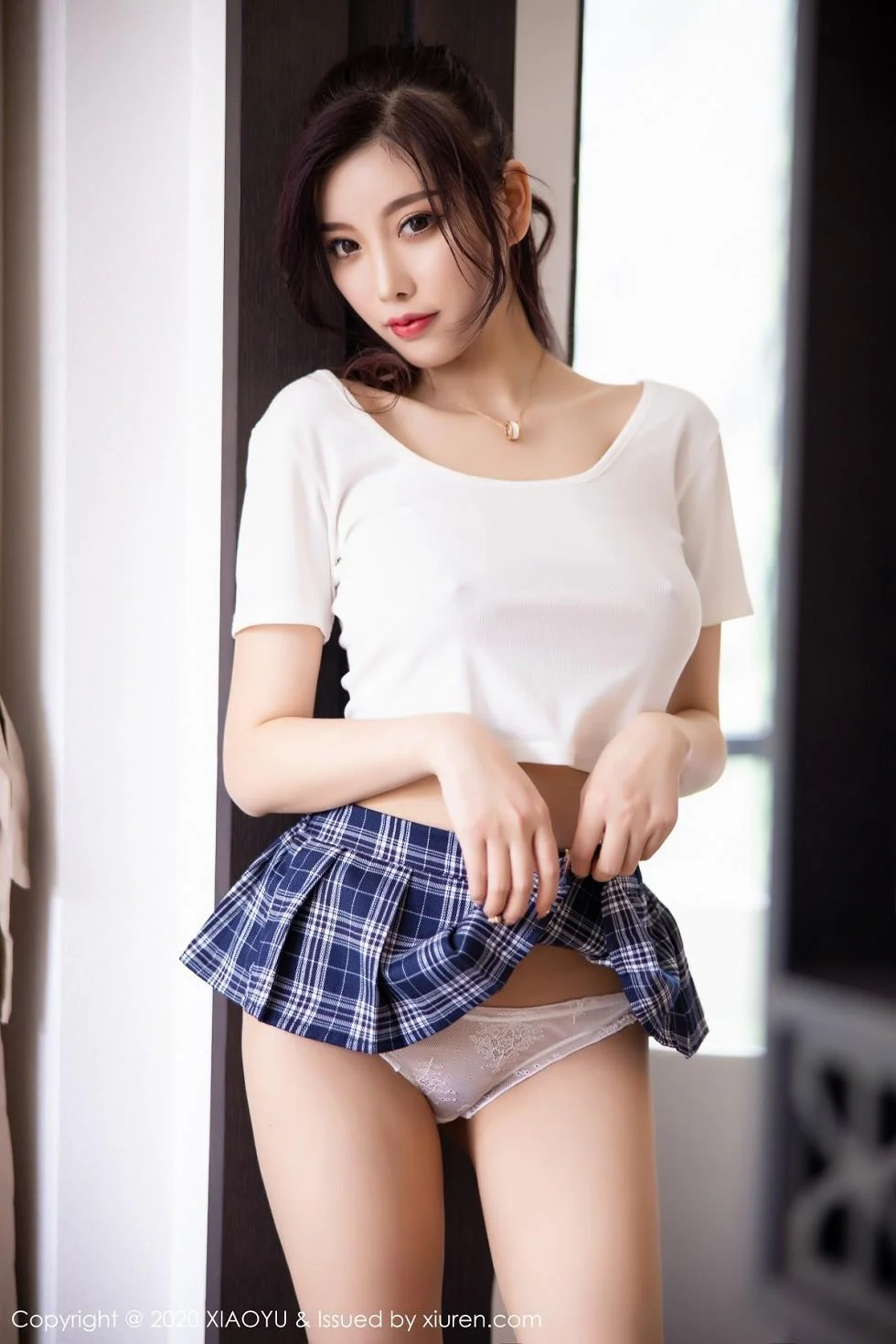 杨晨晨sugar阳朔旅拍格子JK短裙秀完美身材绝美写真 第 90 张