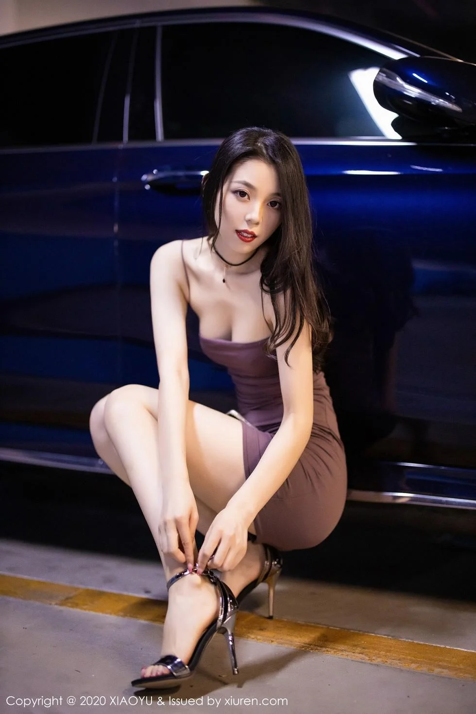 言沫私房床上吊带裙配性感内裤秀完美身材绝美写真 第 18 张