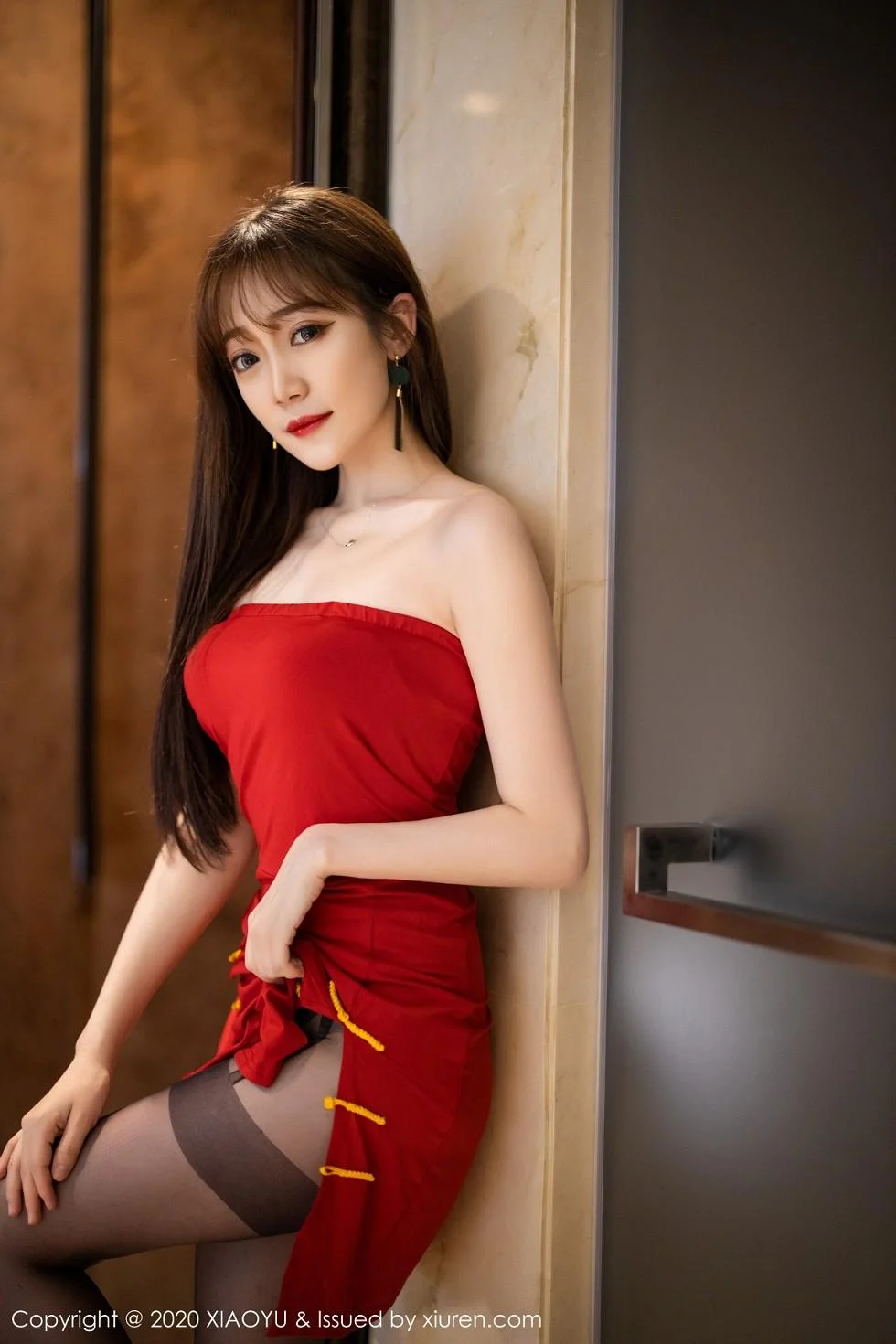 允儿Claire猩红典雅礼服半脱露性感黑色内衣诱人写真 第 19 张