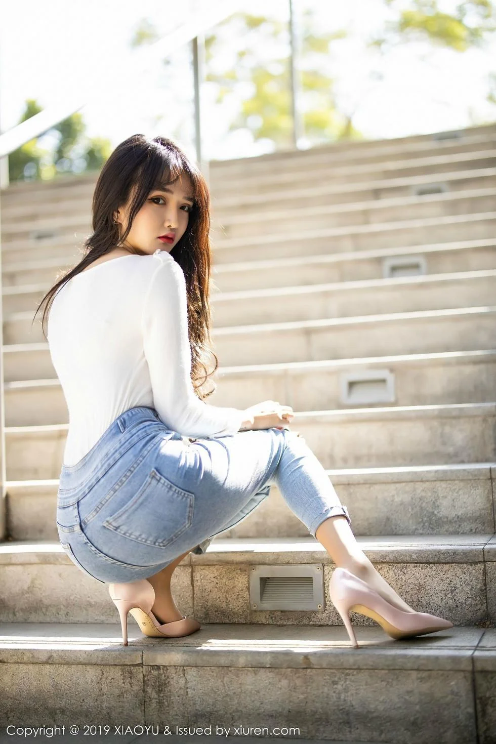 Miko酱吖私房脱紧身牛仔裤露超薄肉丝撩人绝美写真 第 33 张