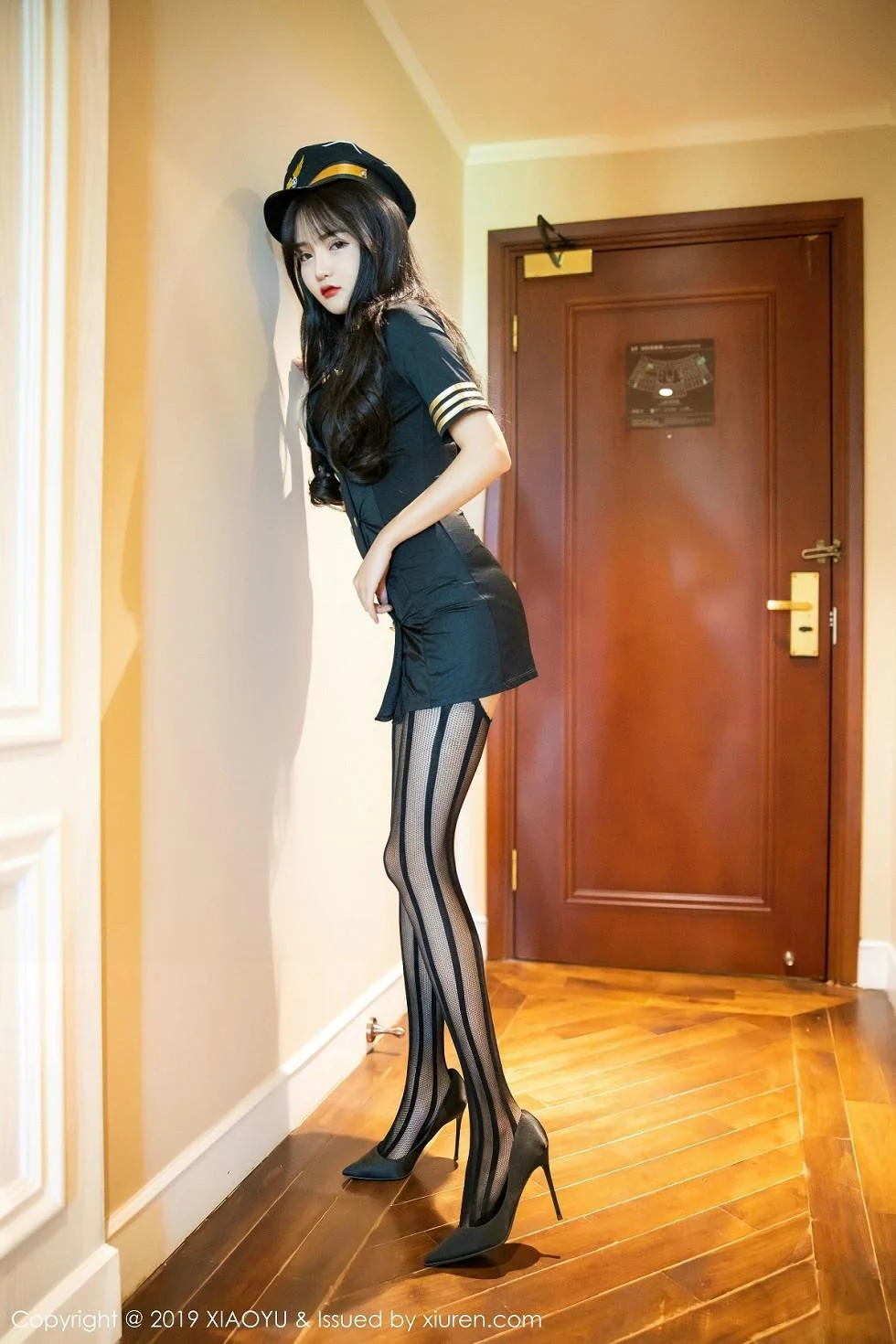 Miko酱吖女警制服半脱露性感内衣吊带黑丝完美绝美写真 第 1 张