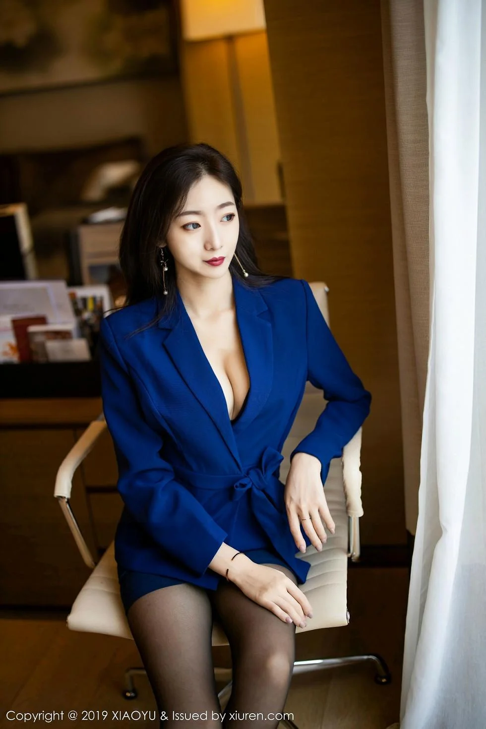 安琪Yee私房职业装半脱露性感内衣黑丝美腿绝美写真 第 19 张