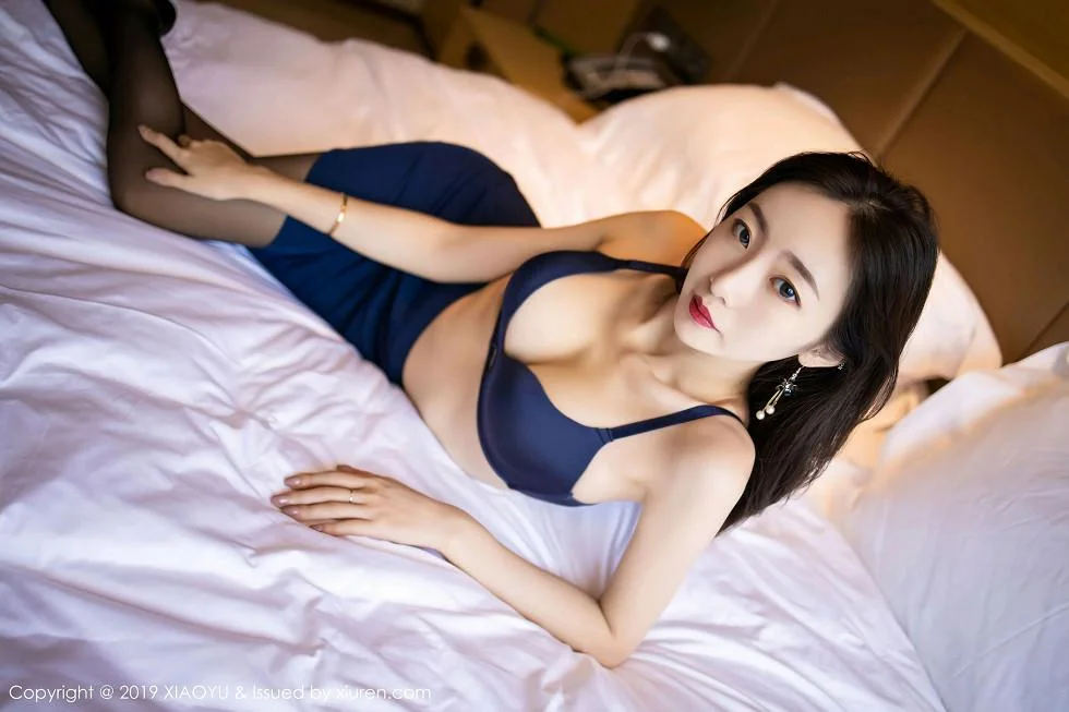 安琪Yee私房职业装半脱露性感内衣黑丝美腿绝美写真 第 85 张