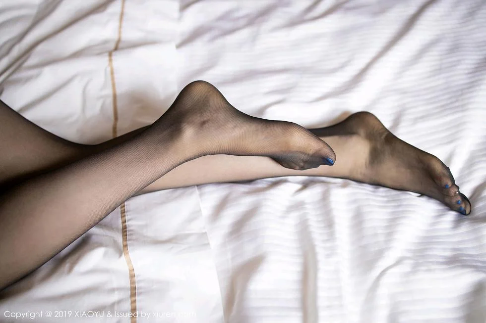 允儿Claire私房白衬衣配黑丝袜秀完美身材绝美写真 第 113 张