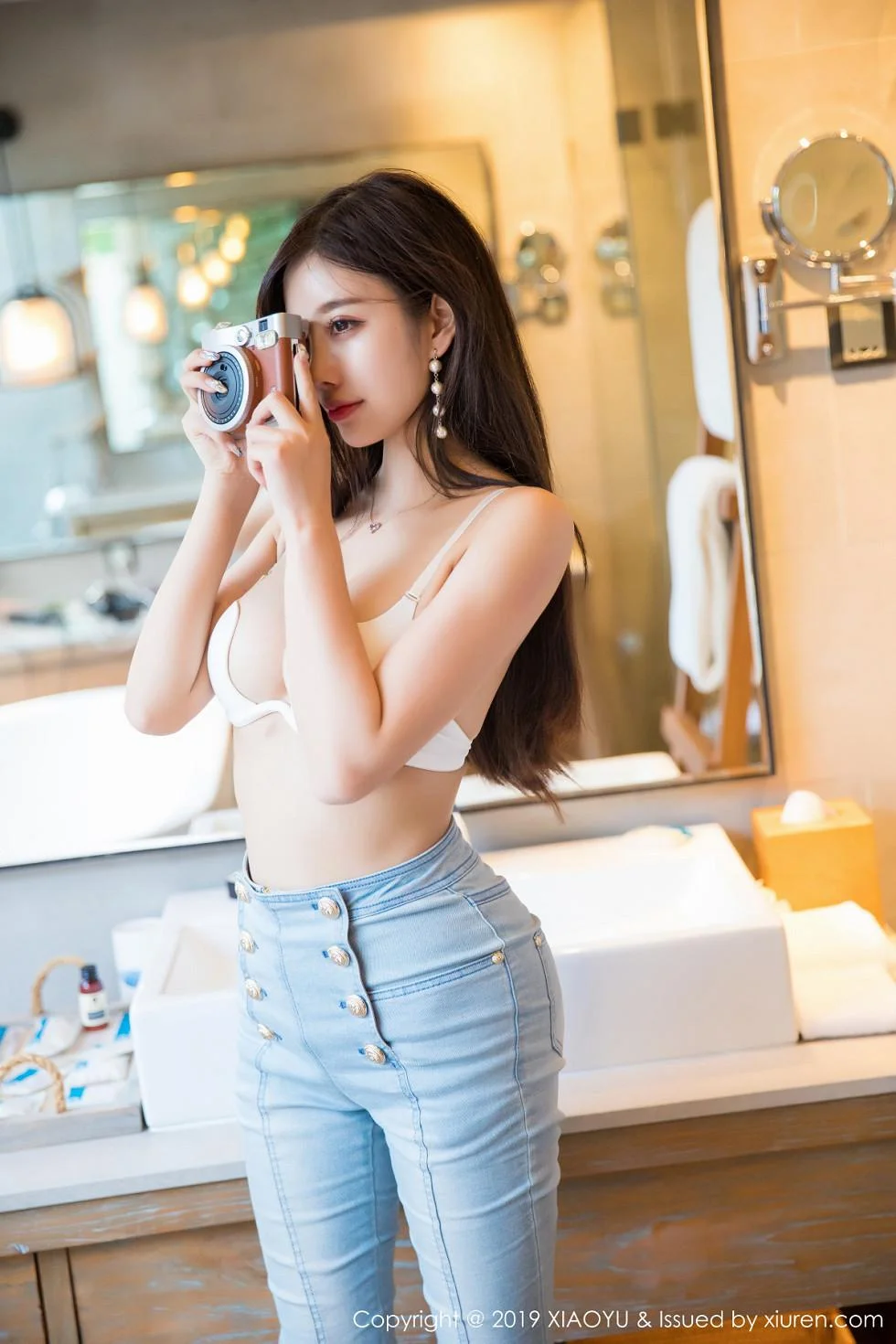 杨晨晨sugar马尔代夫旅拍牛仔裤配白色内衣绝美写真 第 15 张