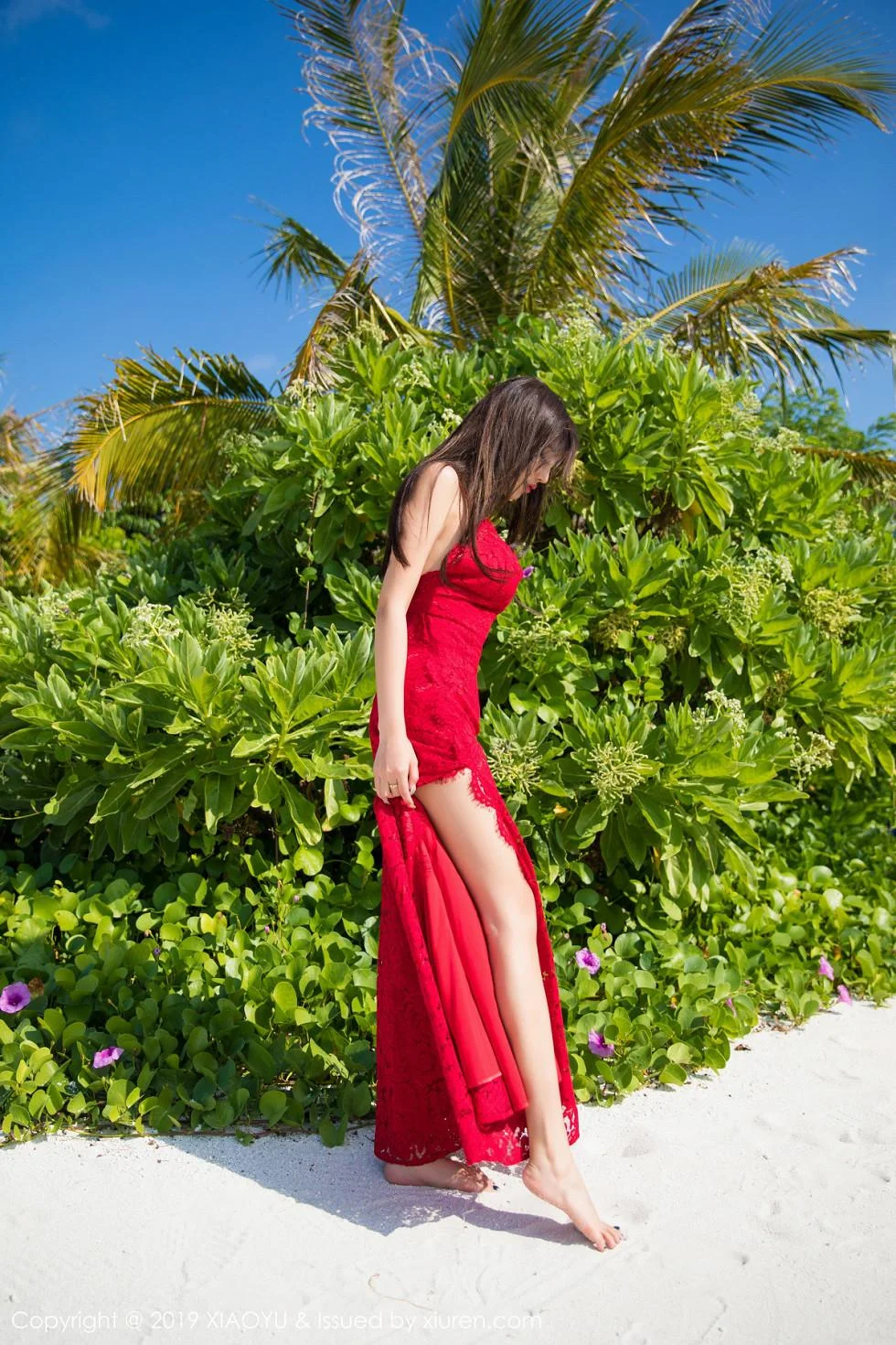 杨晨晨sugar马尔代夫旅拍牛仔裤配白色内衣绝美写真 第 47 张