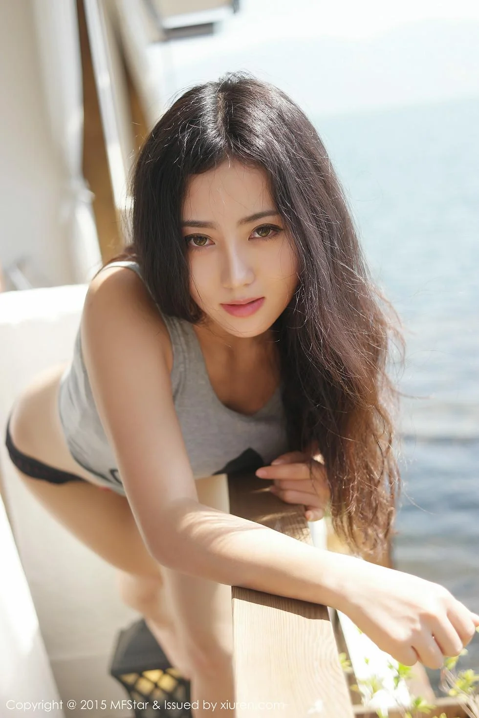 Manuela玛鲁娜丁字裤撩人姿势诱惑美臀写真 第 14 张