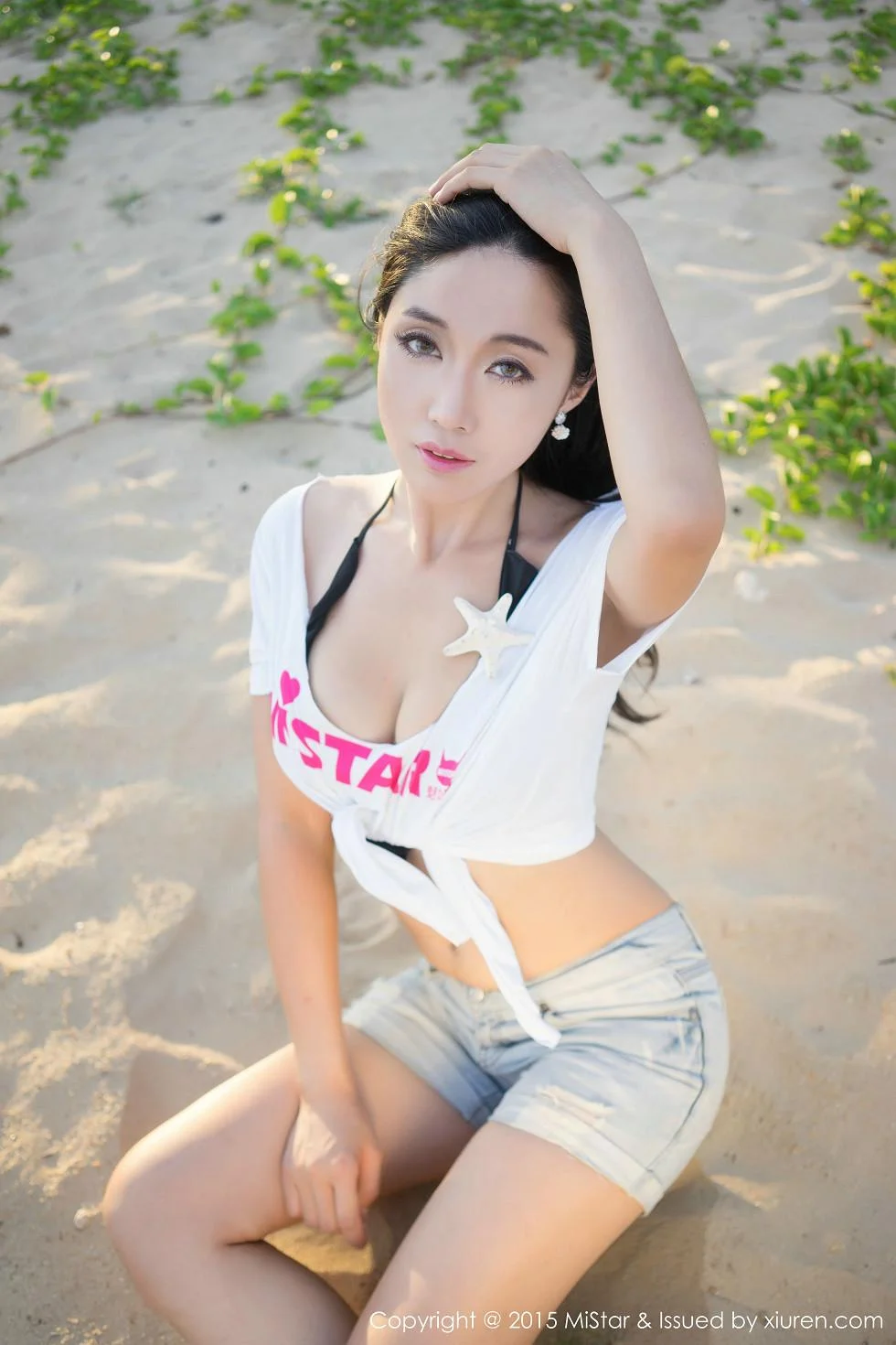 Ashely丽丽白色蕾丝女仆装双峰夹蛋绝美写真 第 59 张