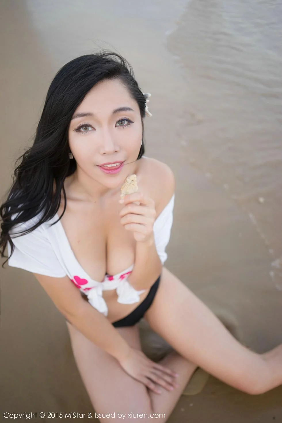 Ashely丽丽白色蕾丝女仆装双峰夹蛋绝美写真 第 84 张