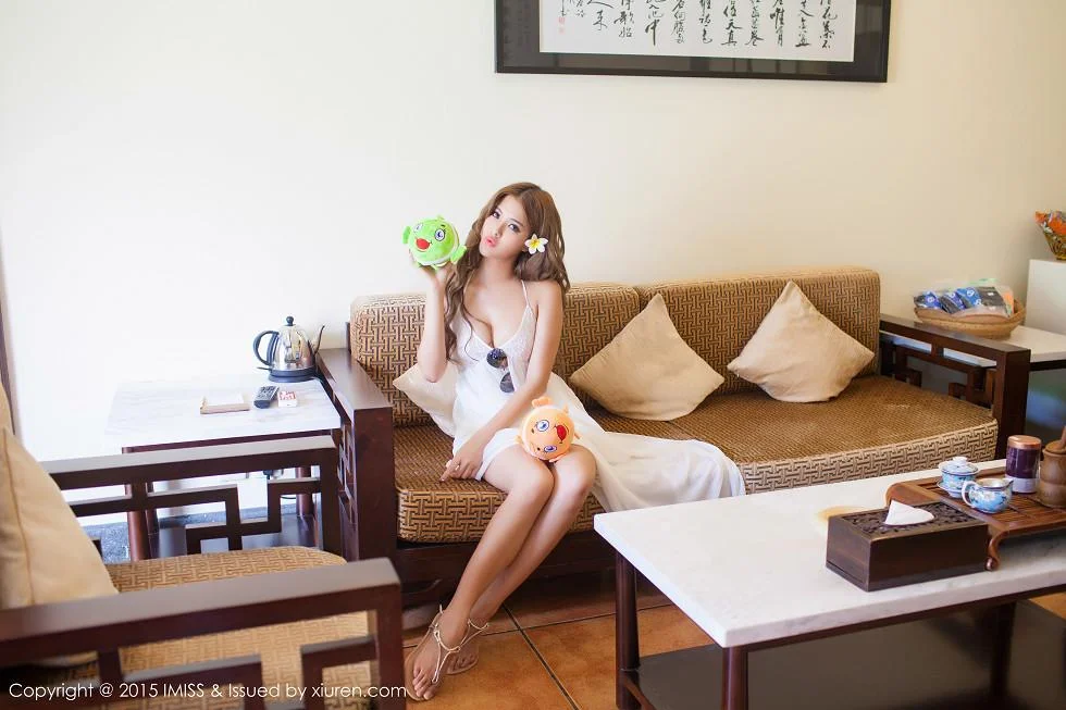 妍妍Yanyan系列连身裙低胸内衣豪乳绝美写真 第 10 张